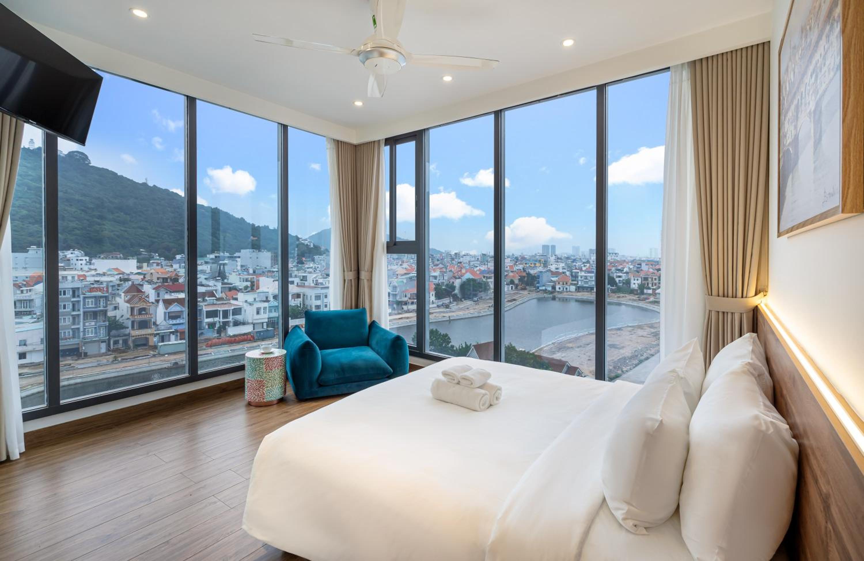 King Room with Mountain View - Photo 10