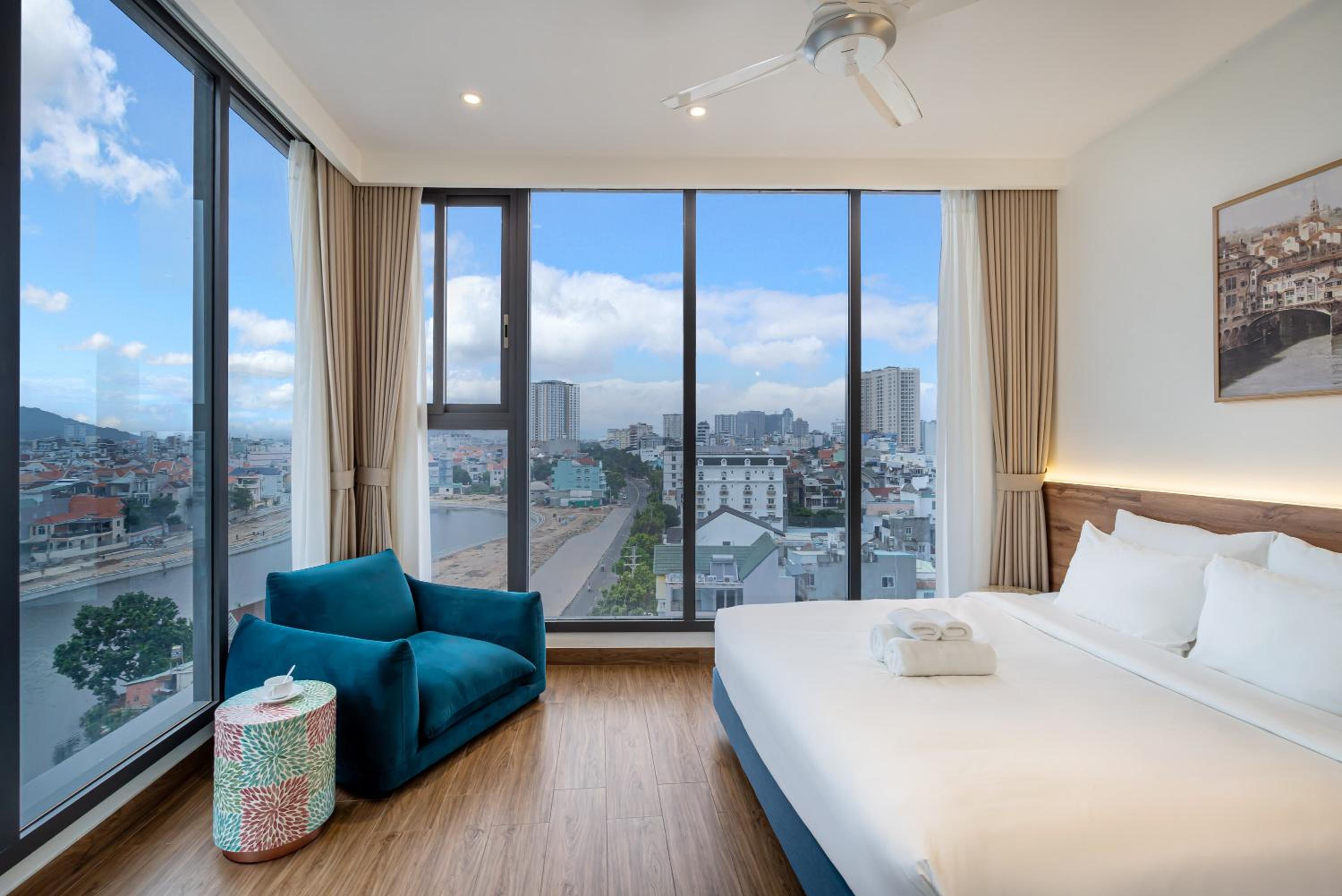 King Room with Mountain View - Photo 11