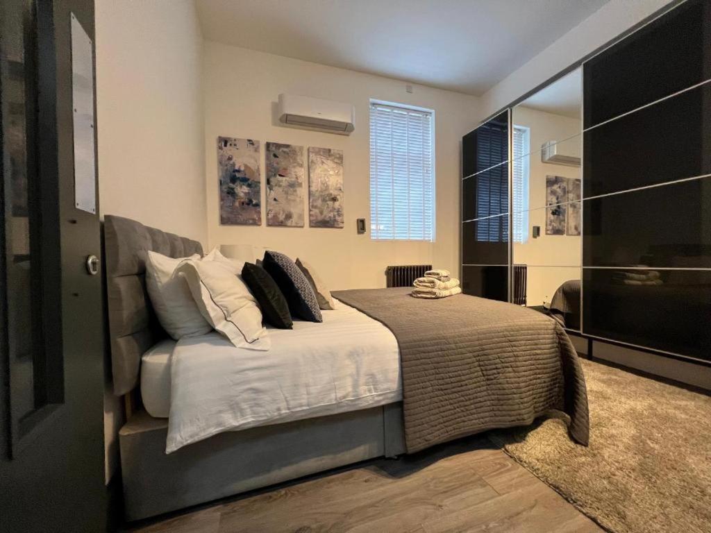 One-Bedroom Apartment photo 3