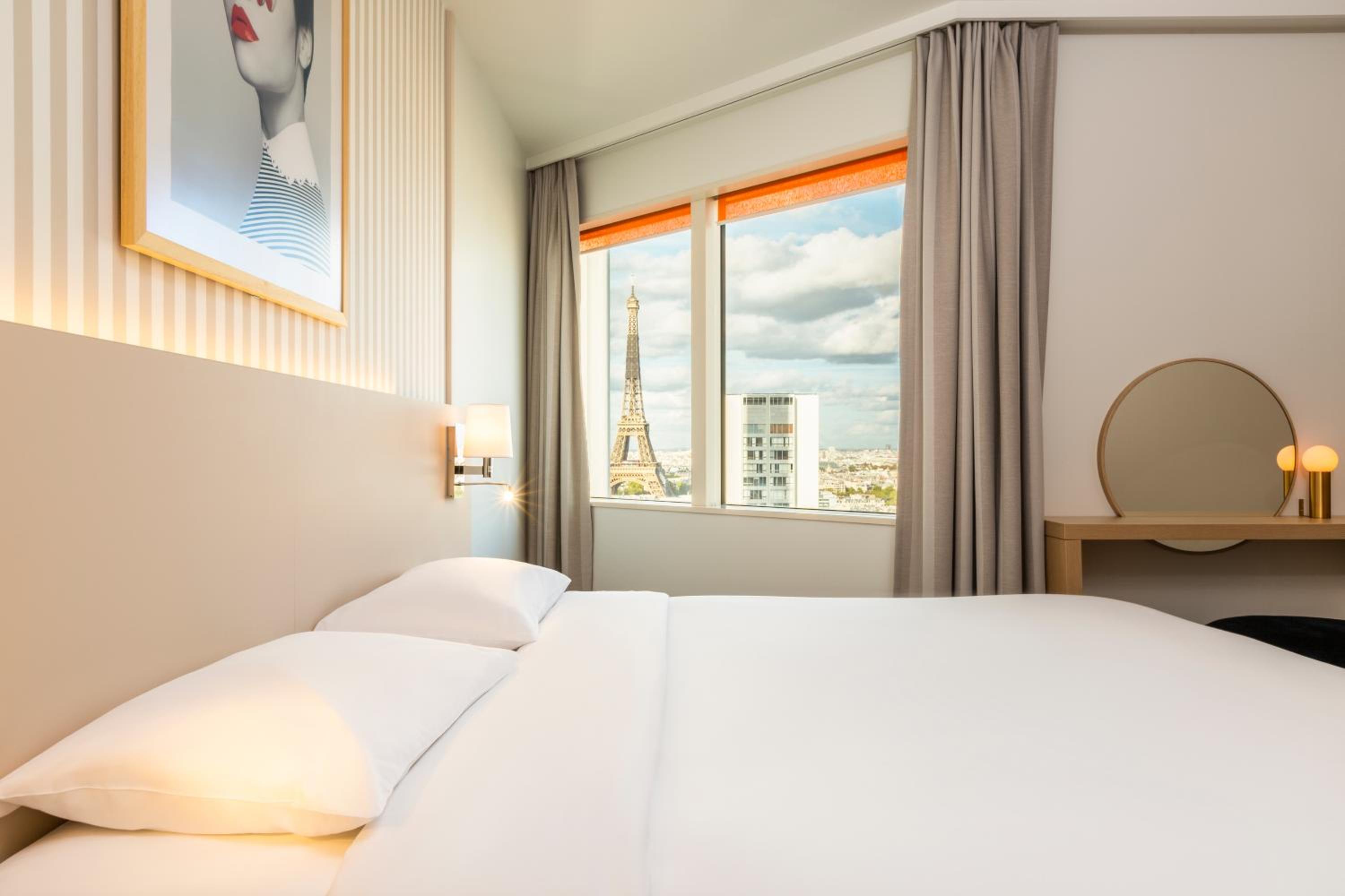 Studio with Eiffel Tower View