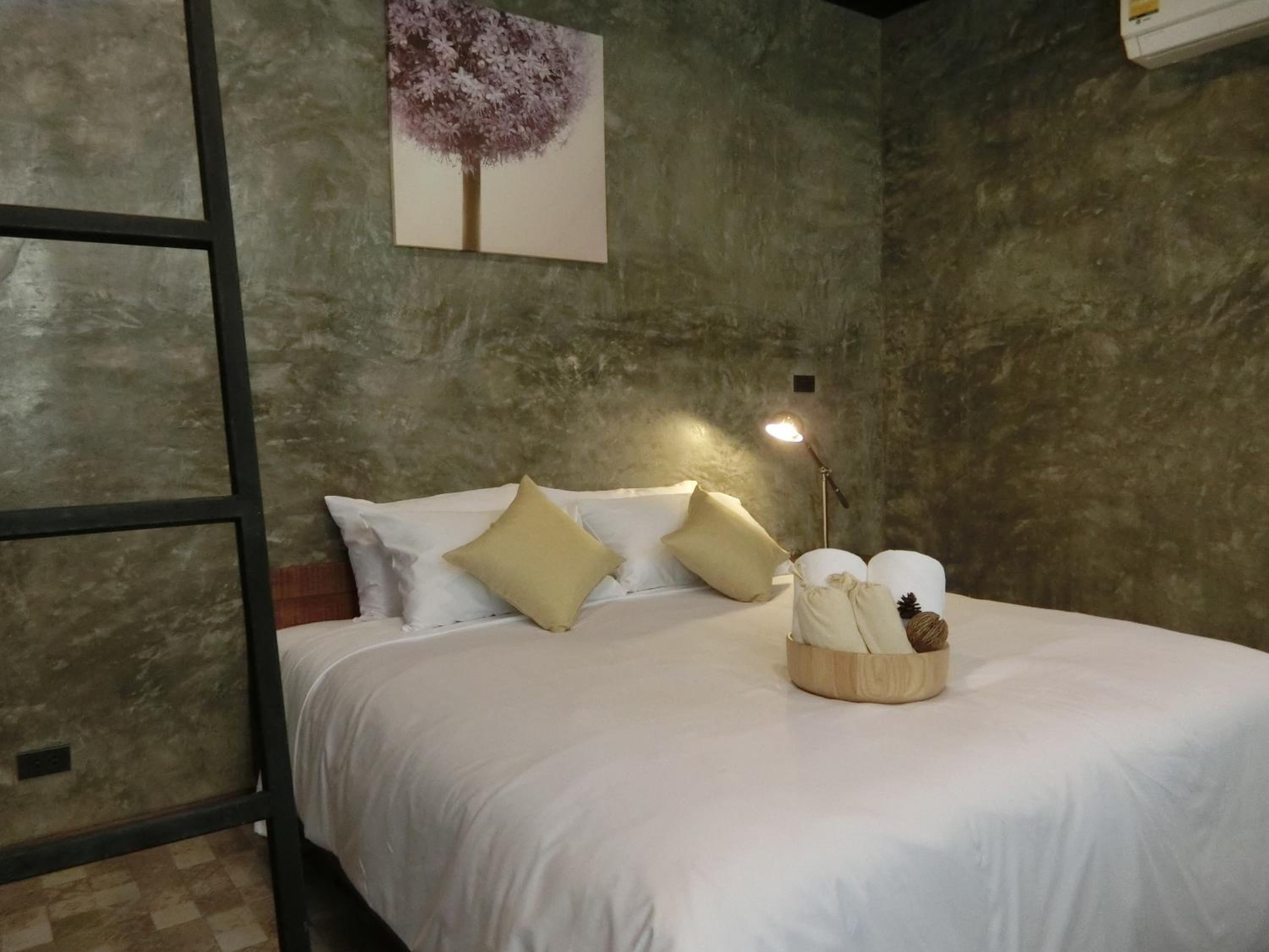 Deluxe Double Room with Extra Bed - Photo 2