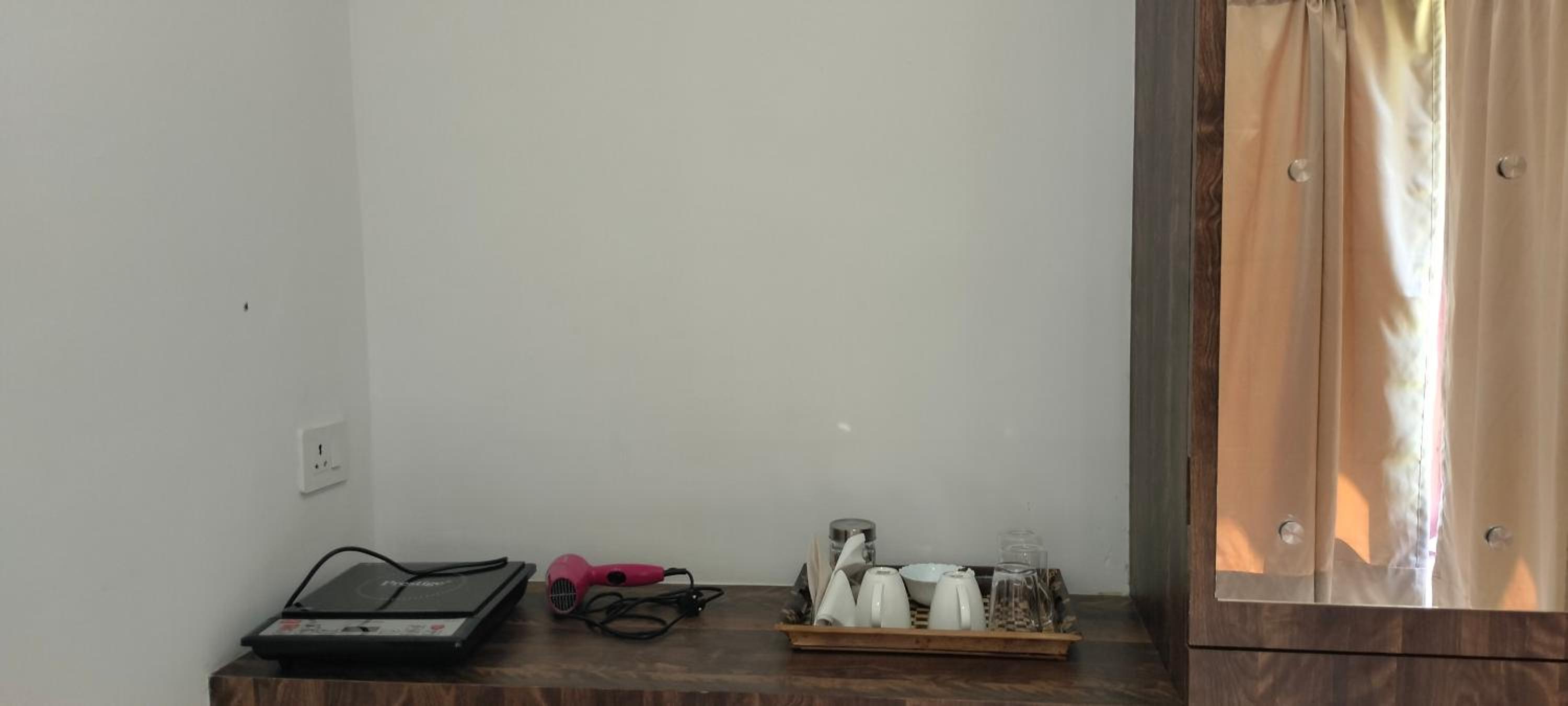 Family Room With Mountain View photo 2
