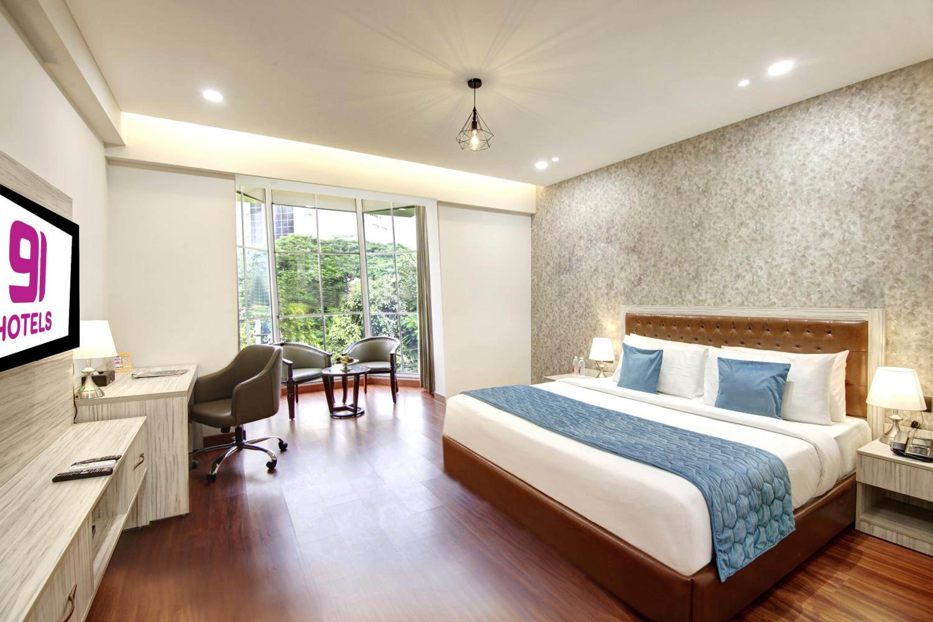 Deluxe King Room