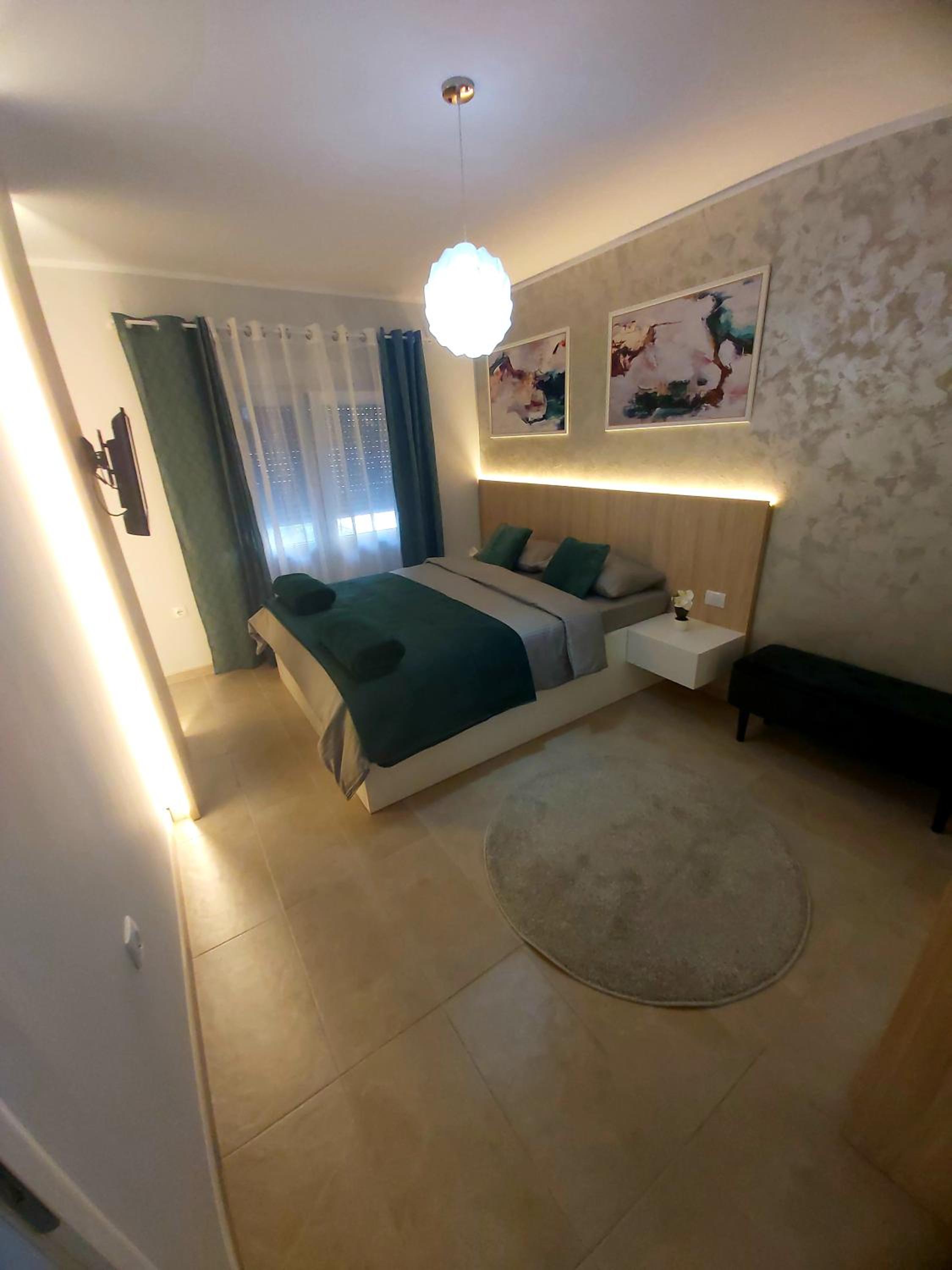 One-Bedroom Apartment photo 1