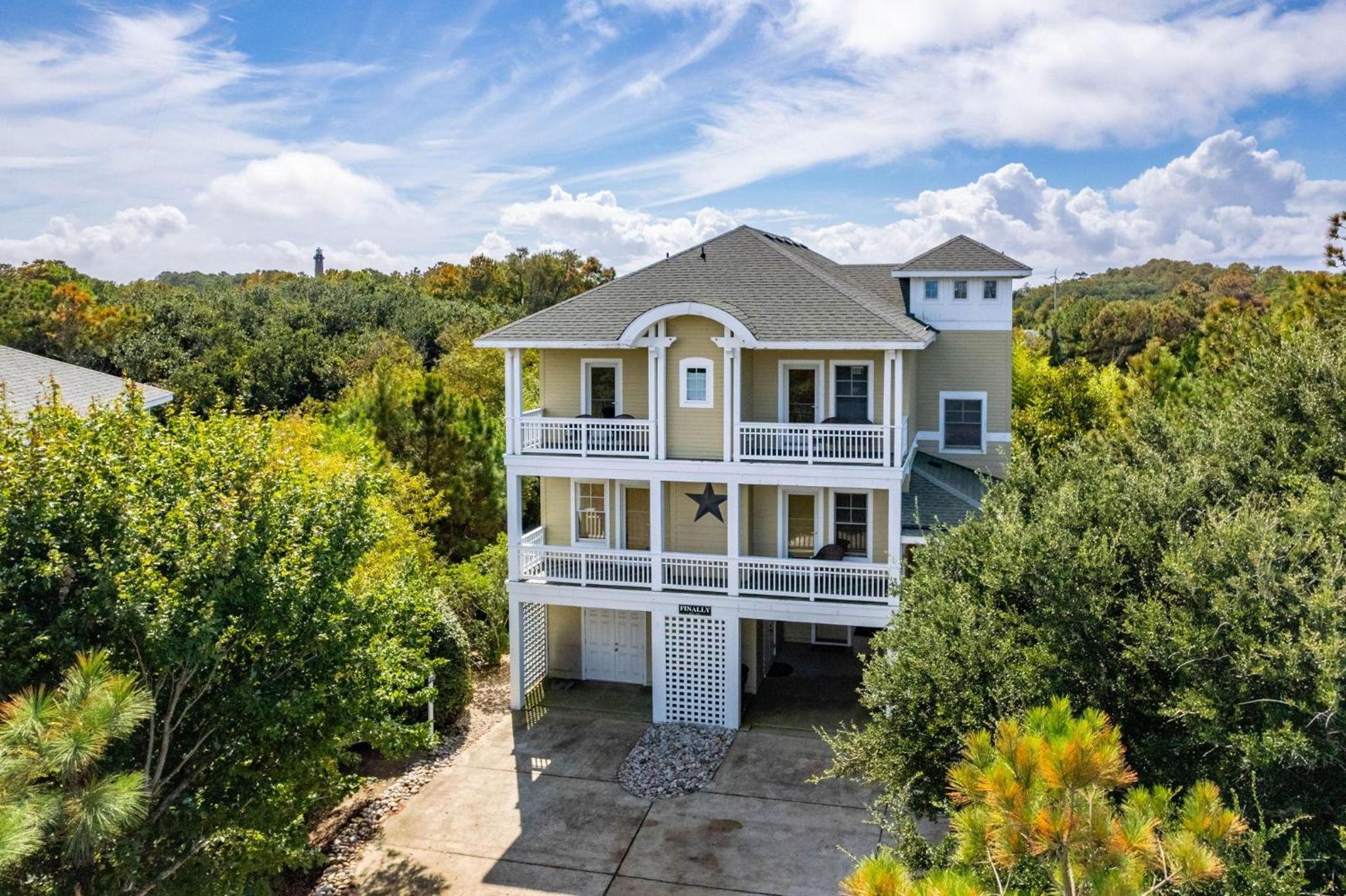 Six-Bedroom Holiday Home photo 1