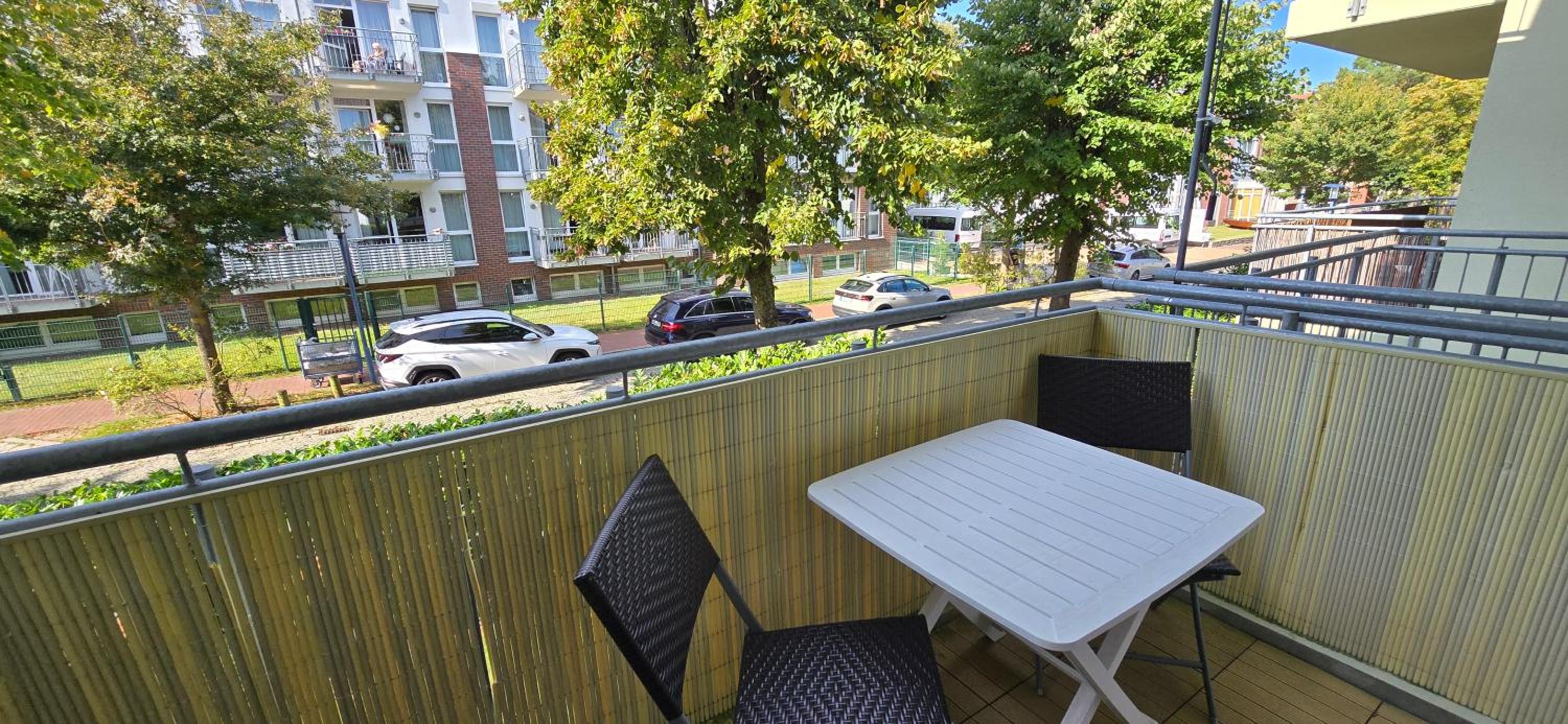 Apartment with Balcony photo 3