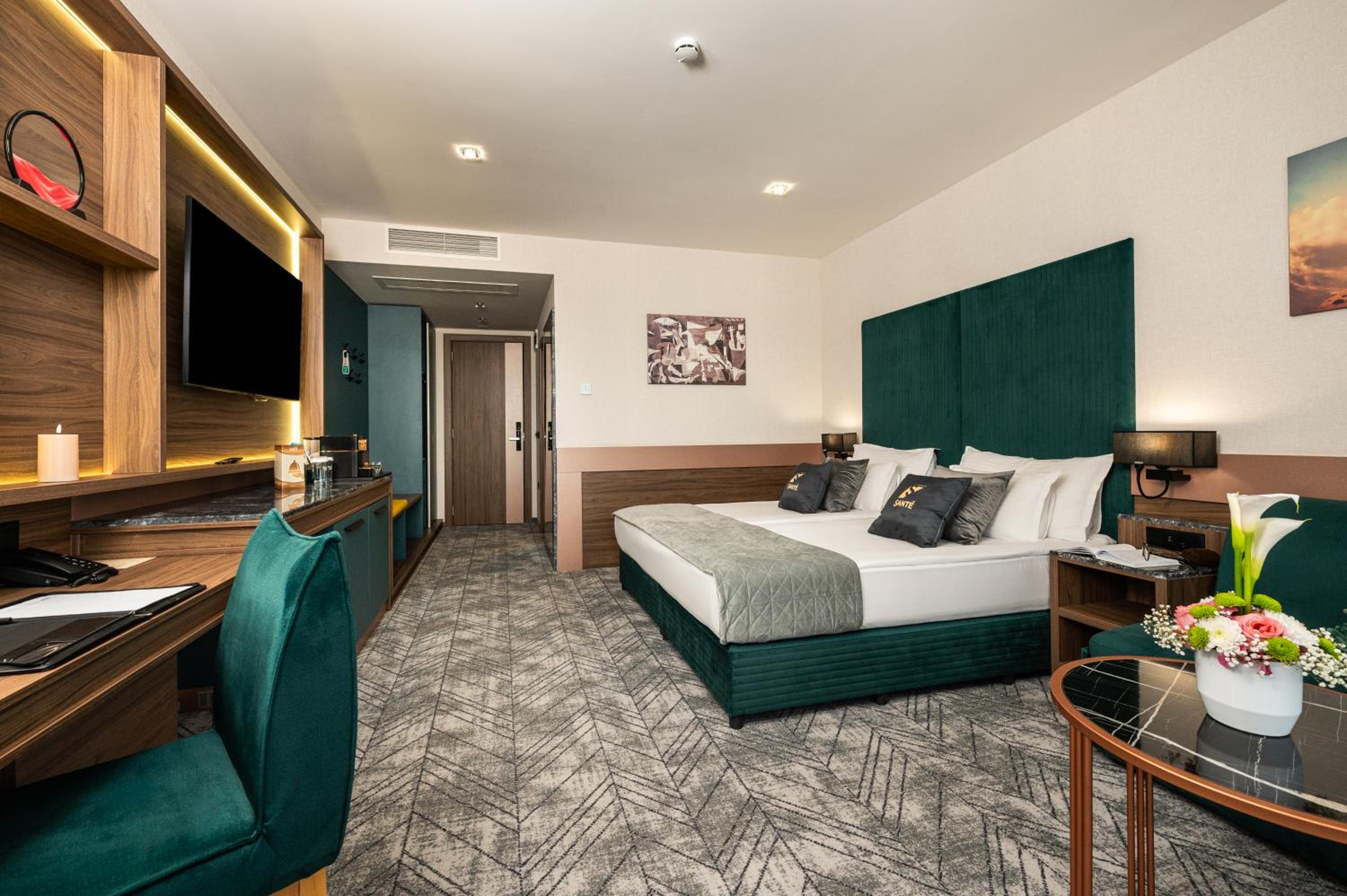 Double Room with Balcony - Photo 2