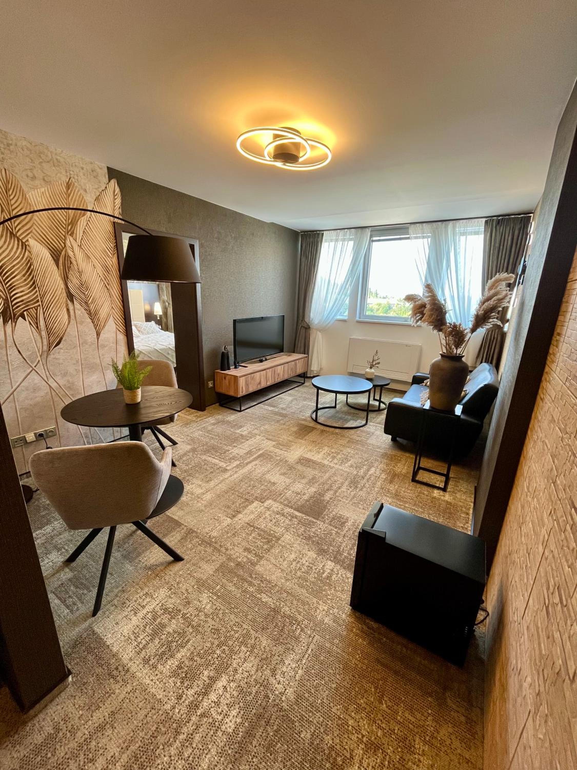 Luxury Suite - Photo 3