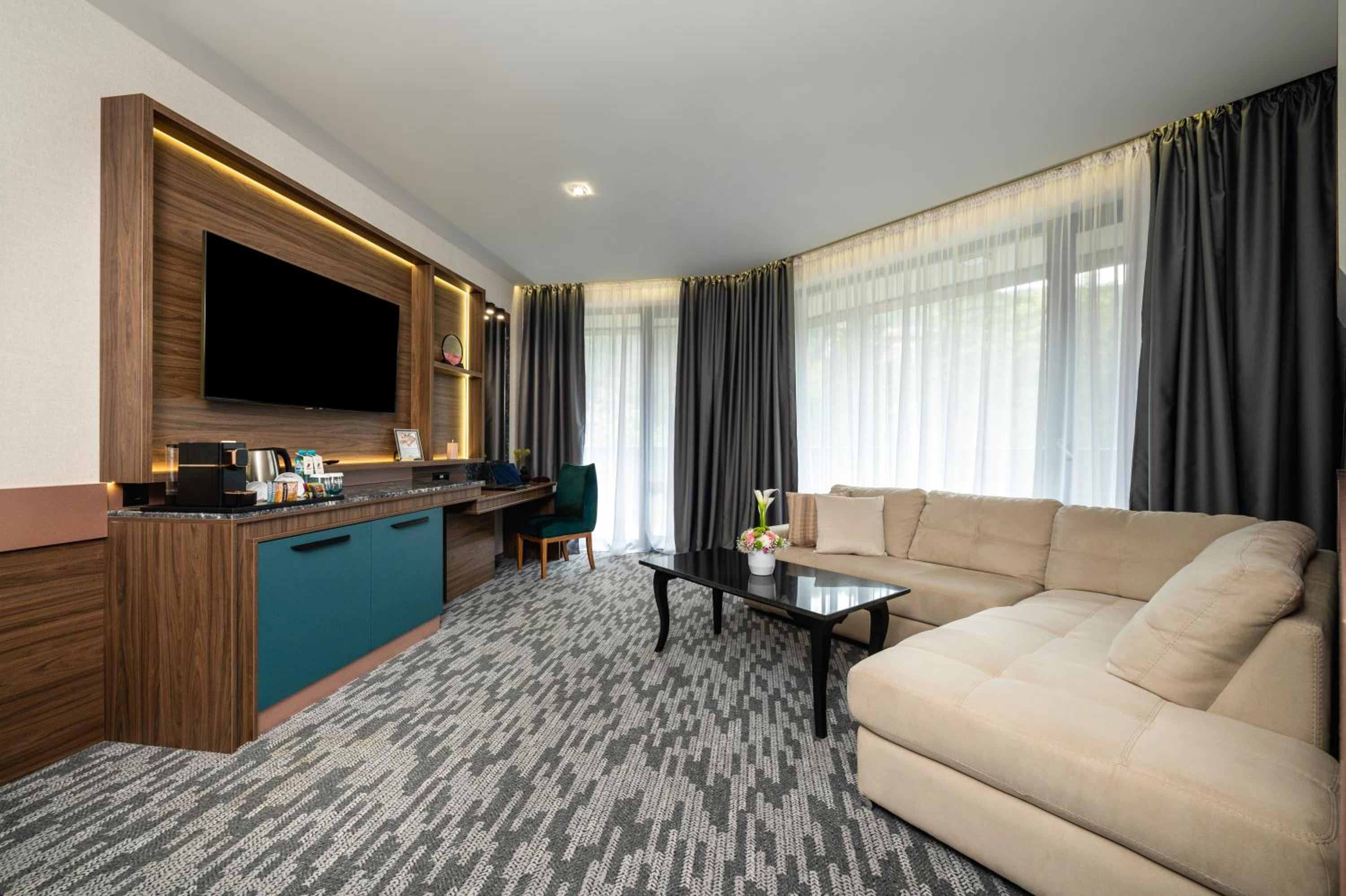 One-Bedroom Apartment - Photo 2