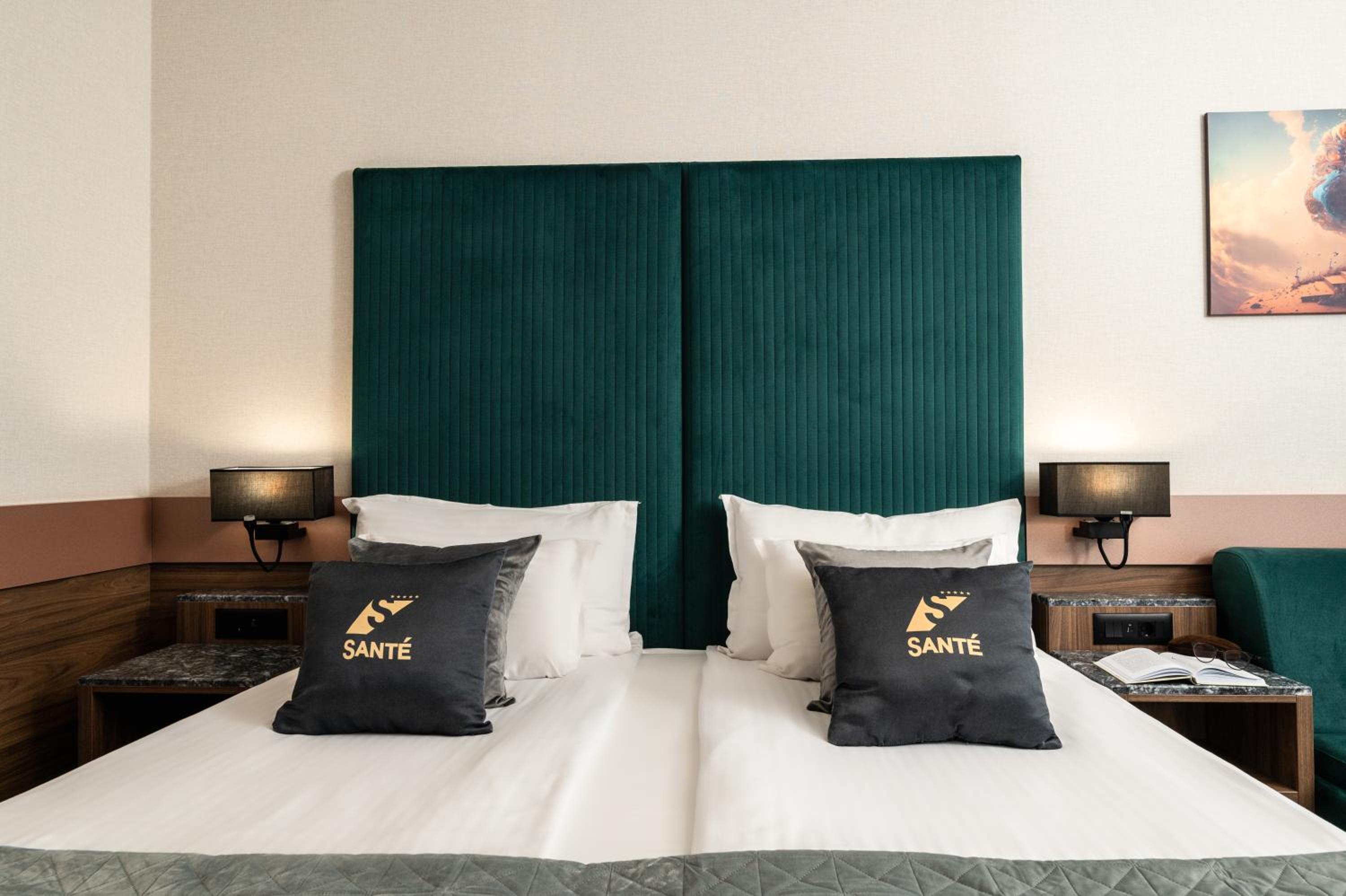 Double Room with Balcony - Photo 3