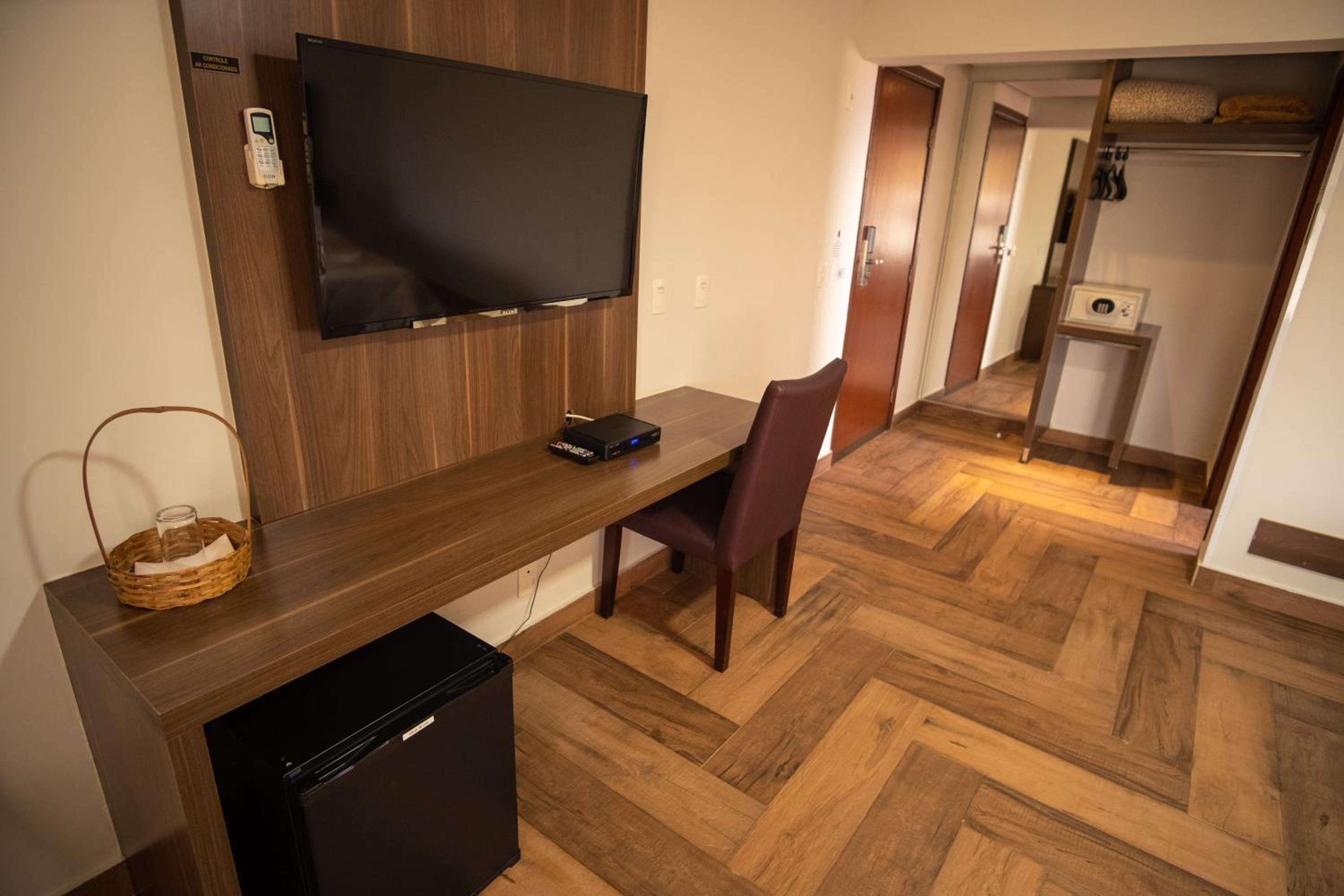 Deluxe Double Room (2 Adults + 1 Child)
