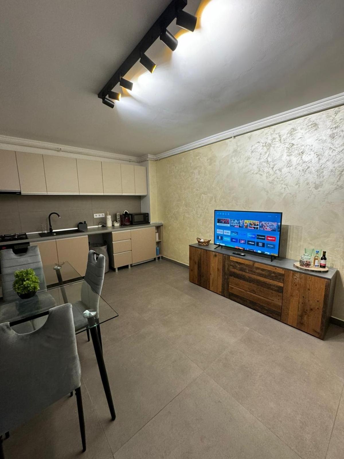 One-Bedroom Apartment With View photo 2