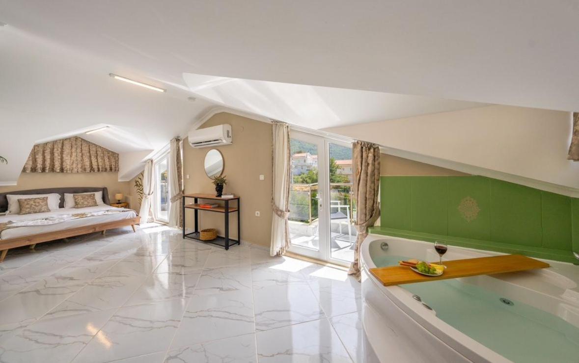 Three-Bedroom Villa photo 2
