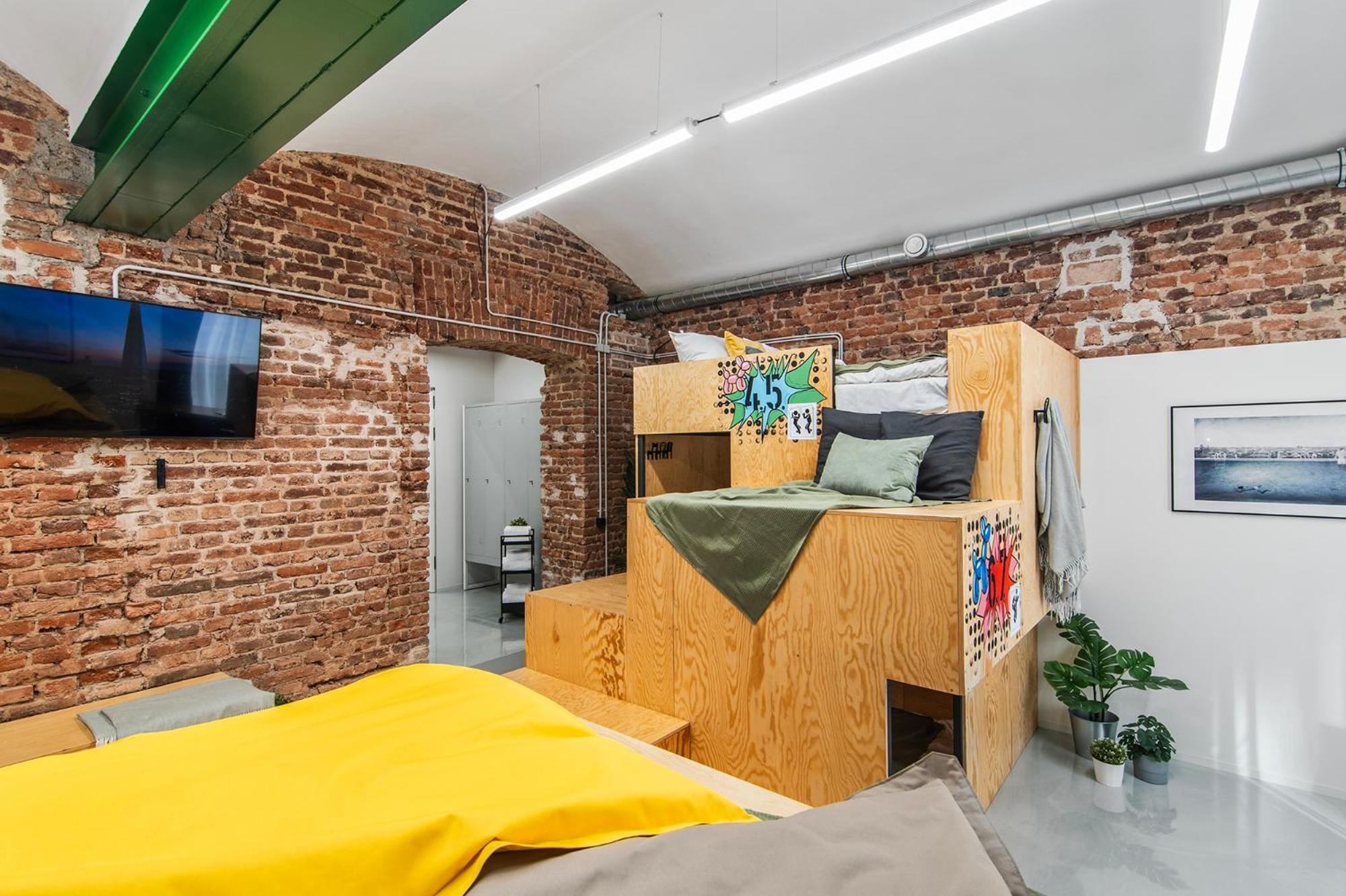2-Floor Apartment with Bunk Beds
