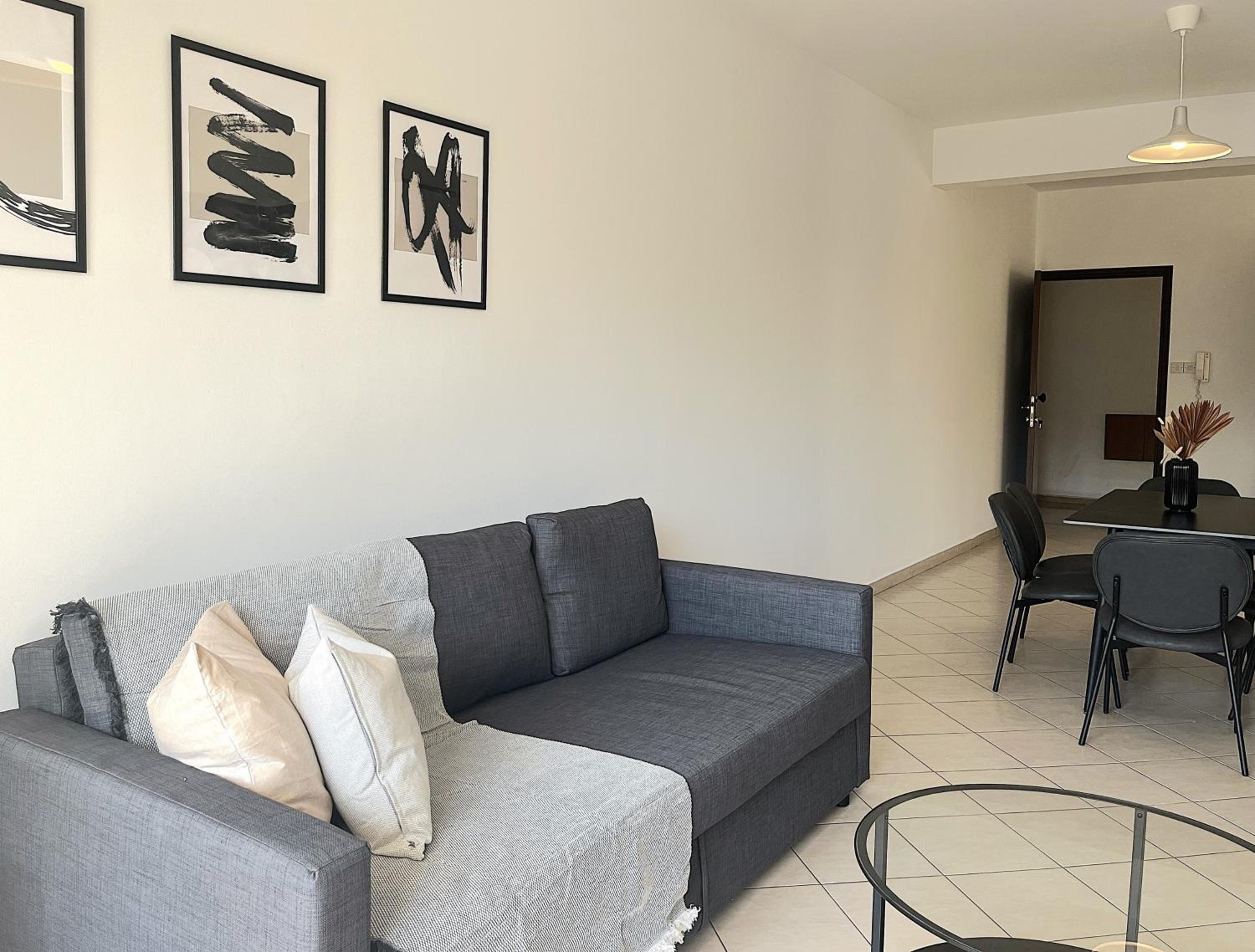 One-Bedroom Apartment photo 1