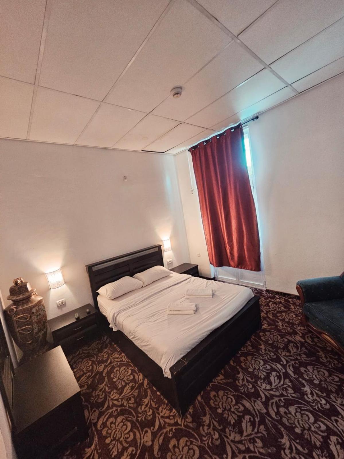 Standard Double Room - Photo 9