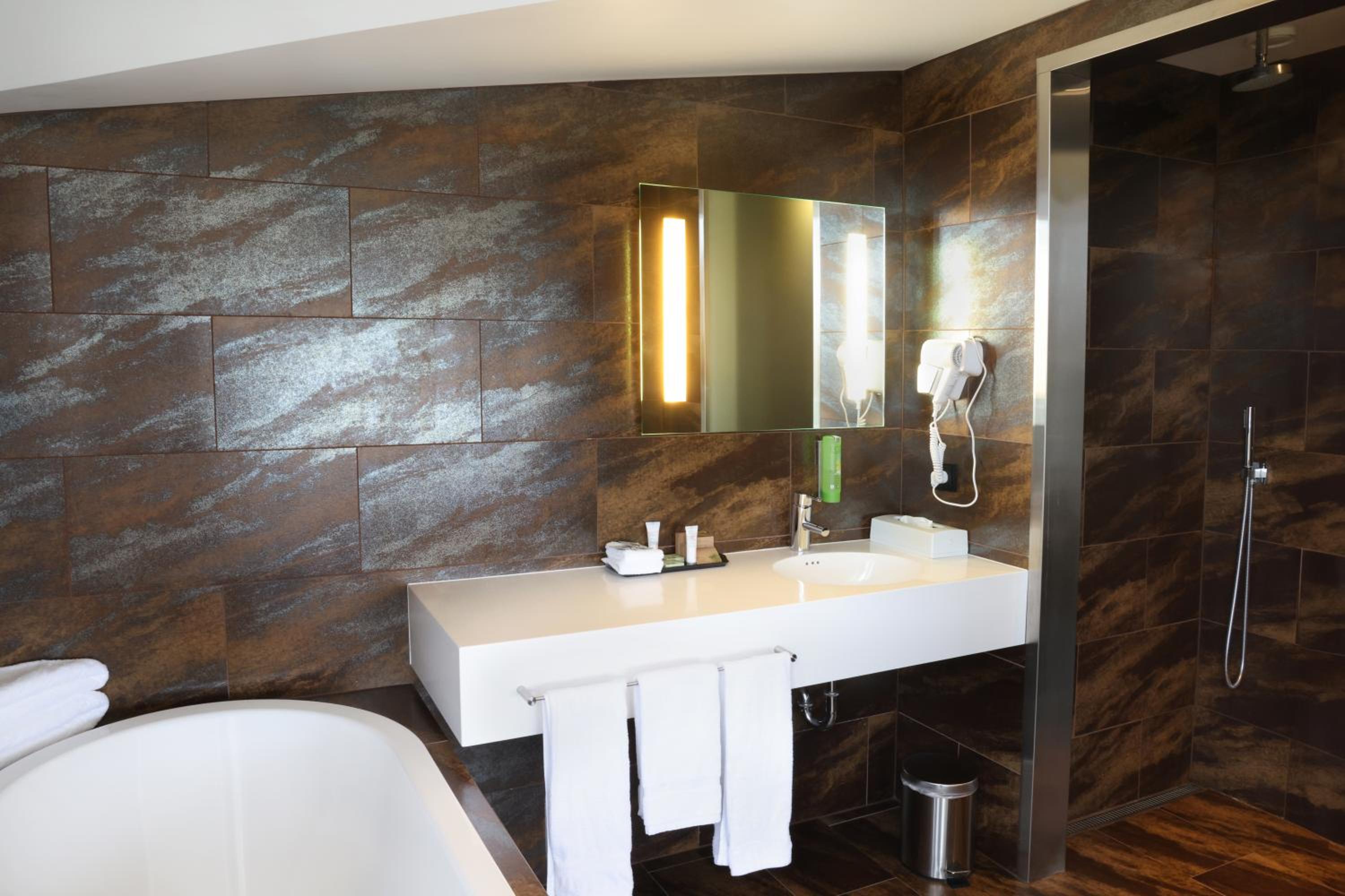 Suite - Photo 7