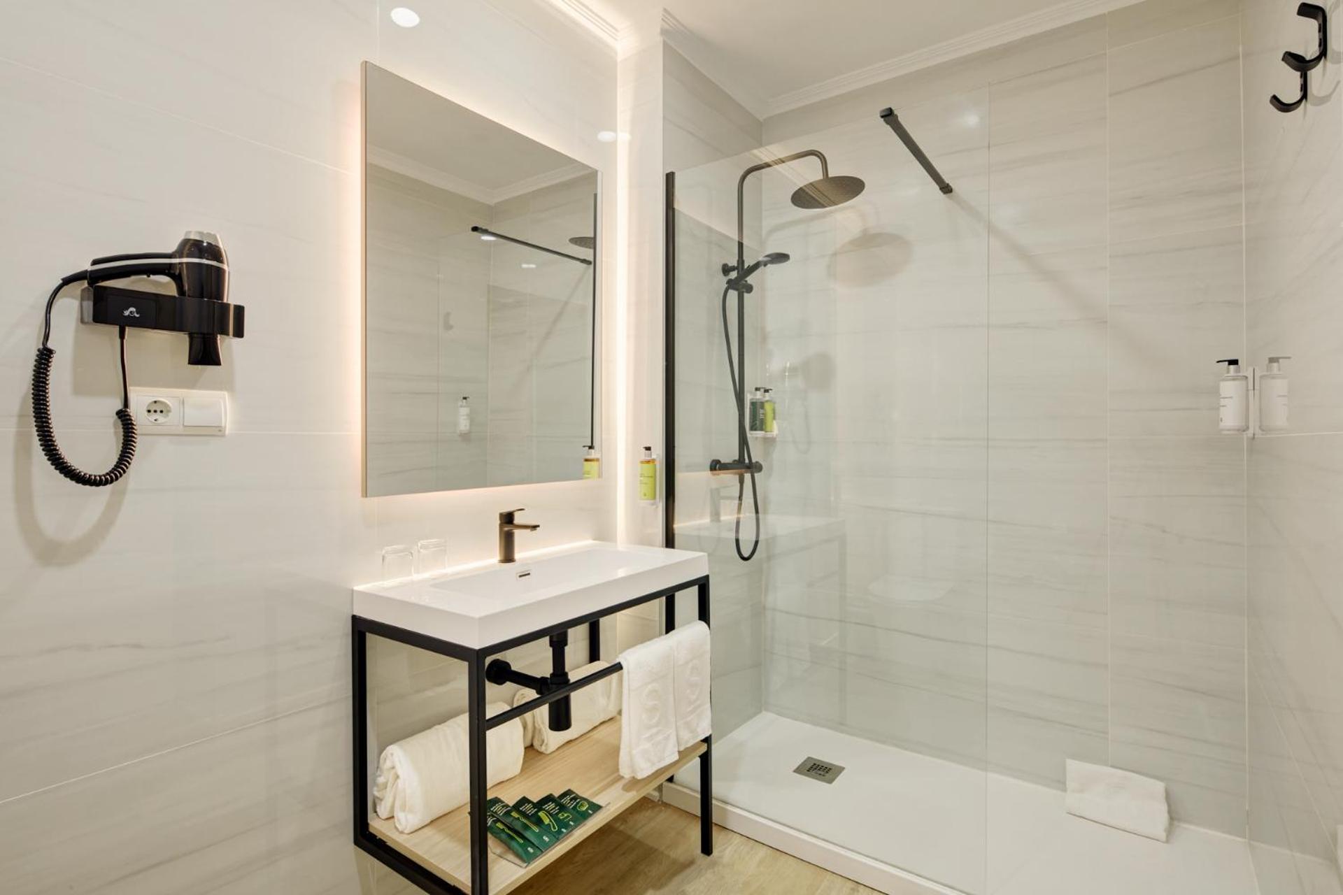Double Room - Photo 5