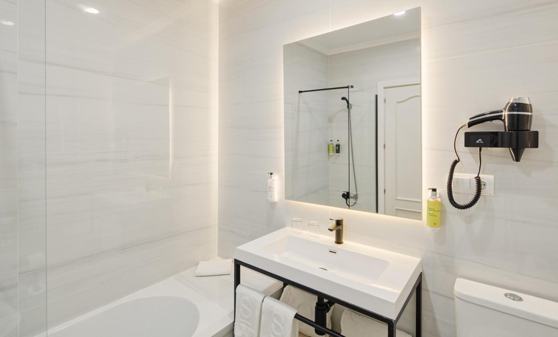Superior Twin Room - Photo 4