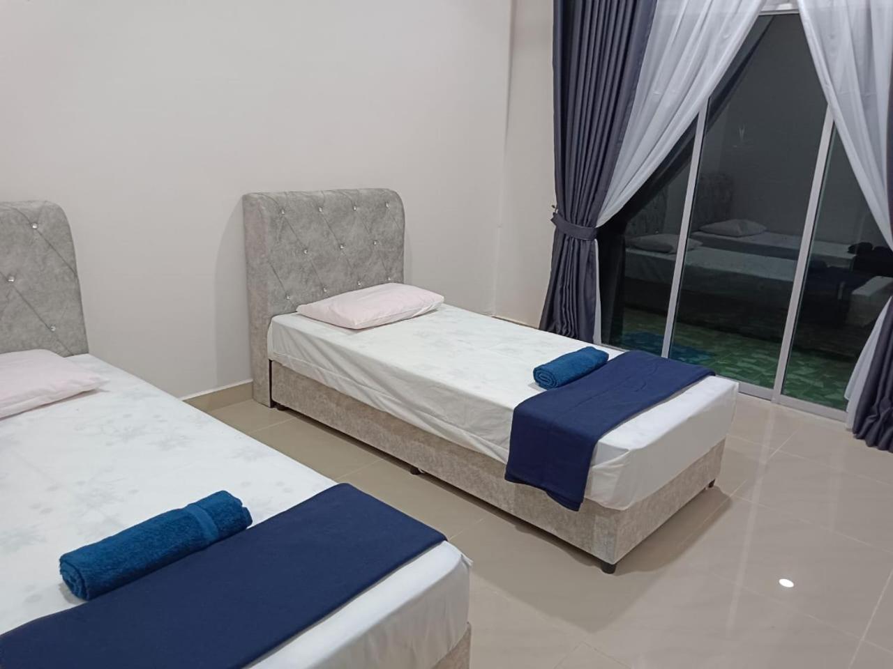 Four-Bedroom House photo 2