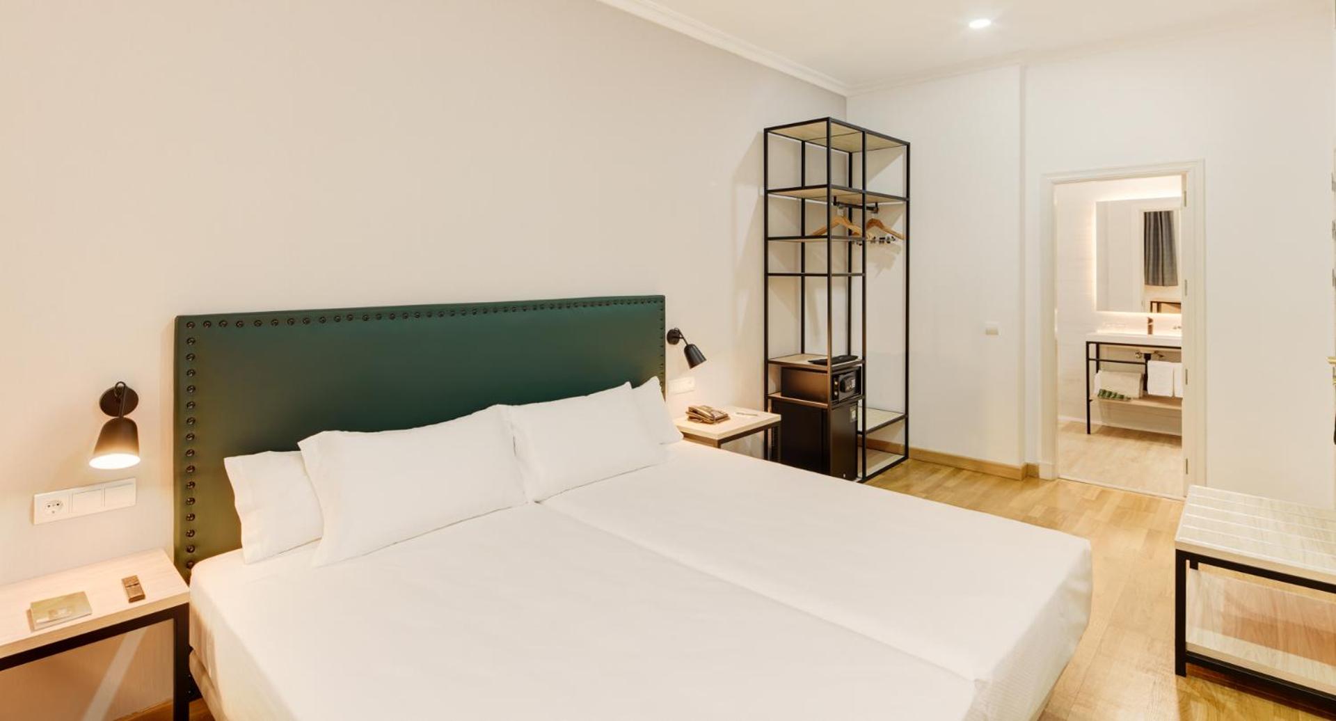 Twin Room - Photo 2