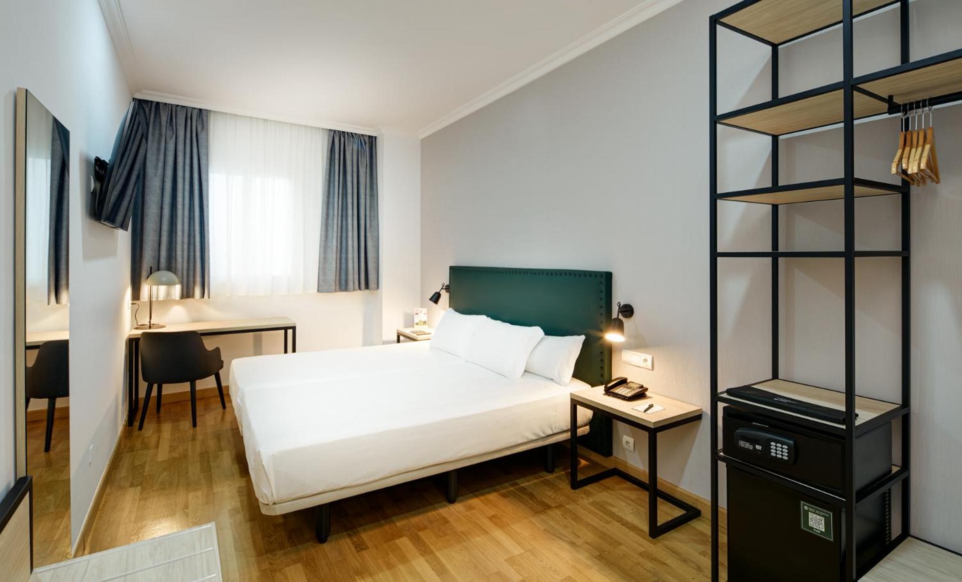 Twin Room - Photo 1