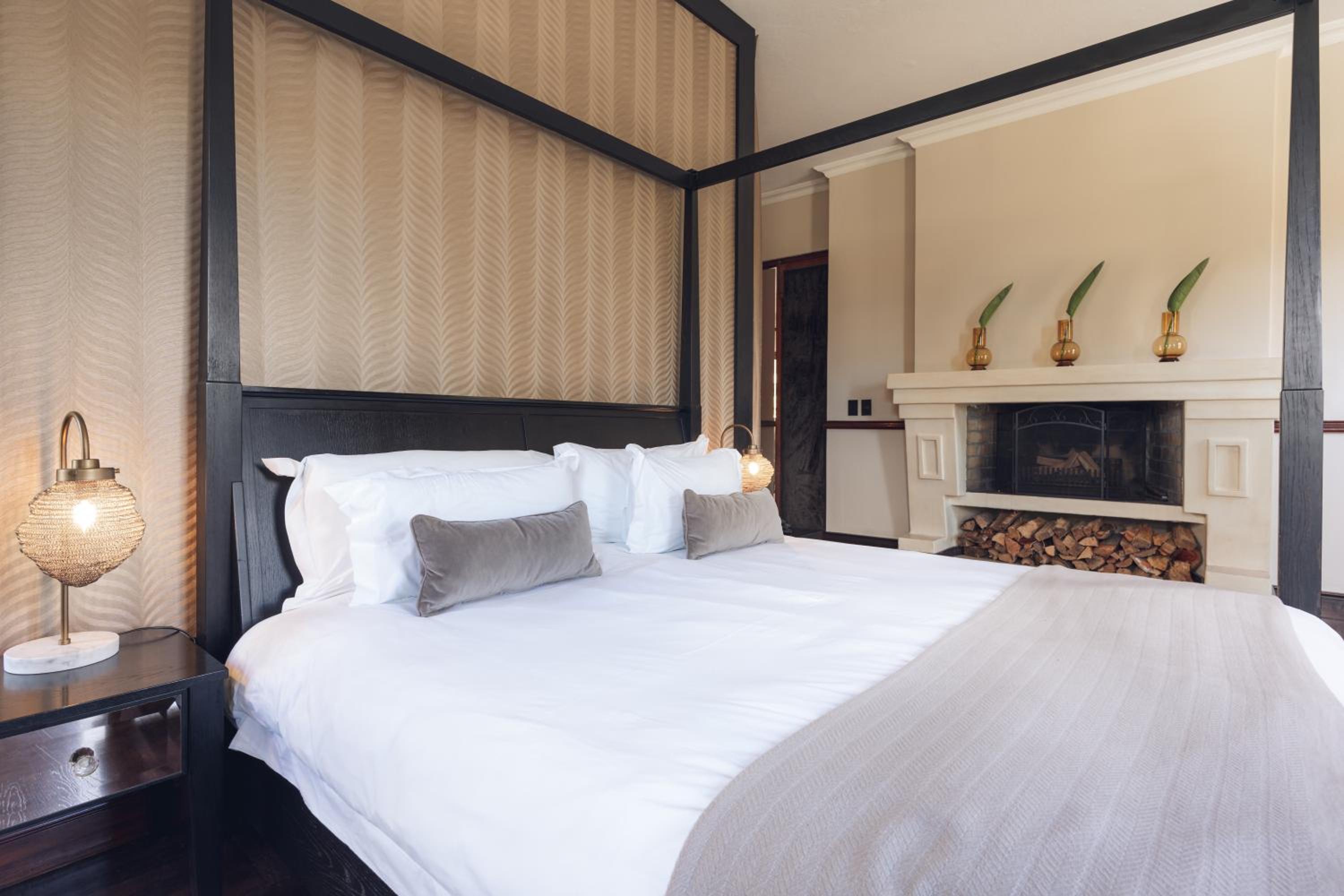 Luxury Suite - Photo 7