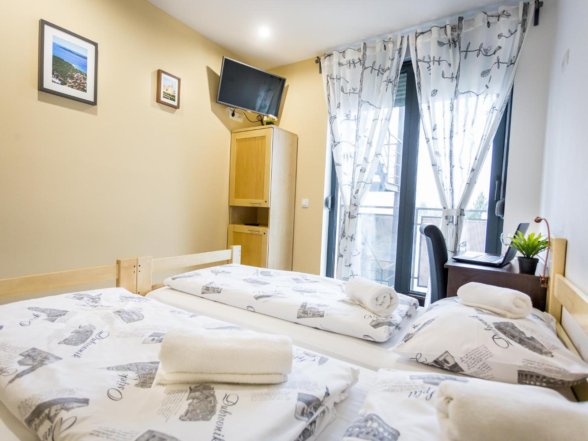 Double Room with Balcony - Photo 1