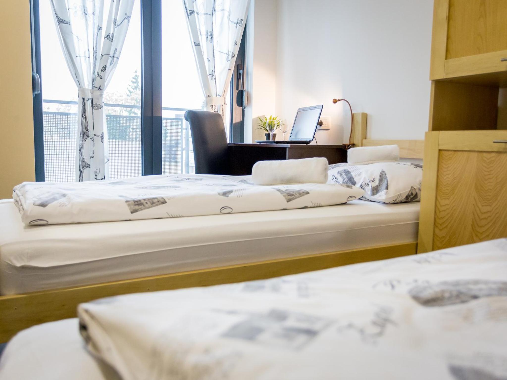 Double Room with Balcony - Photo 6
