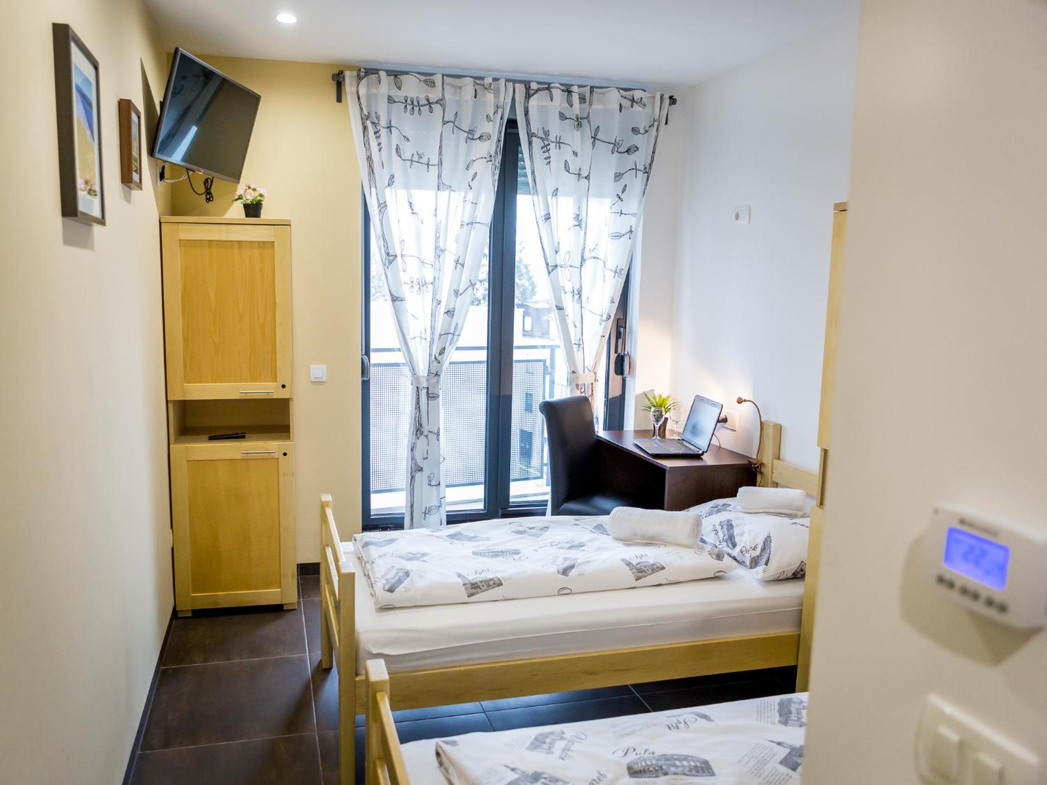 Double Room with Balcony - Photo 2
