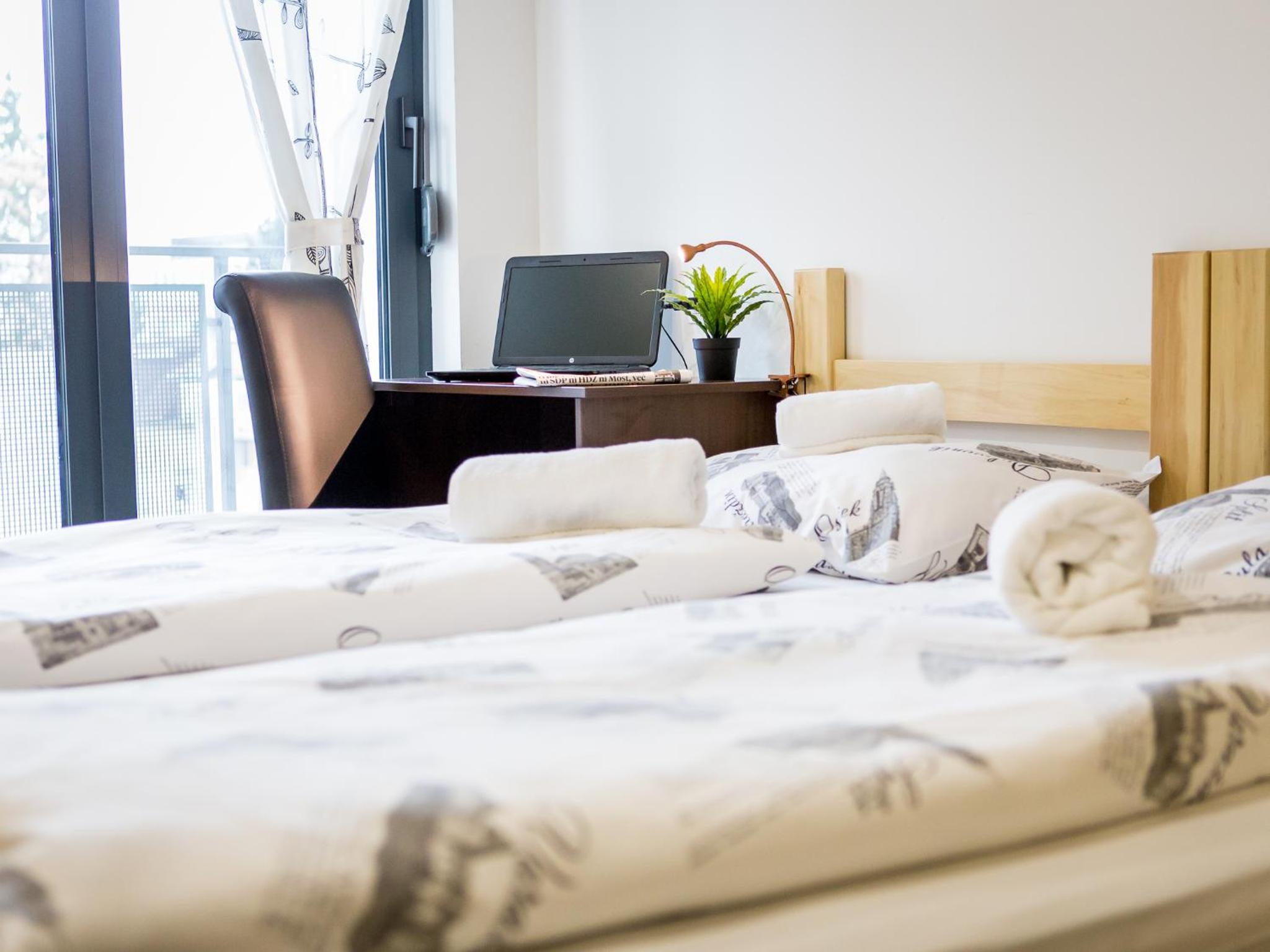 Double Room with Balcony - Photo 4