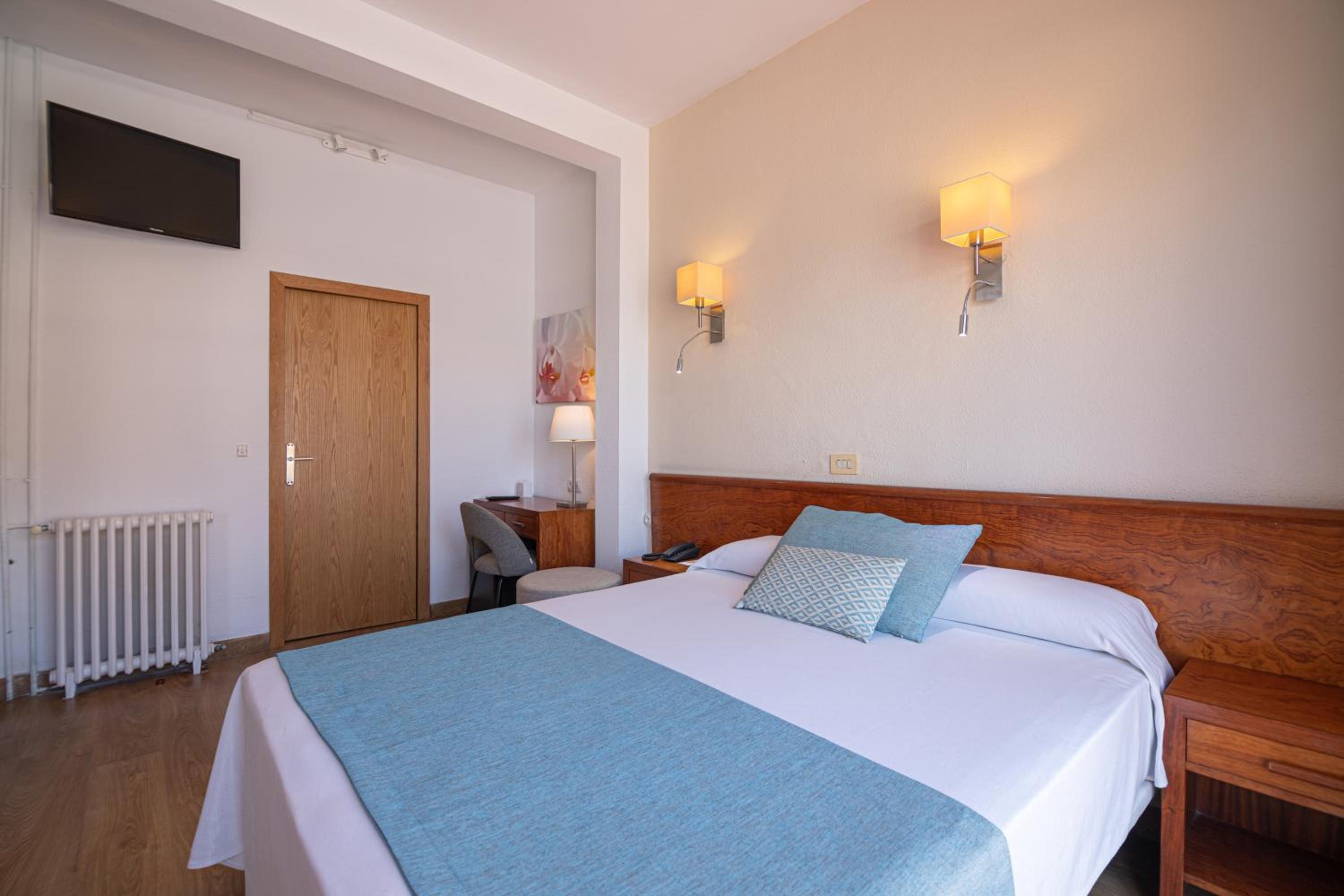 Single Room with Balcony photo 2