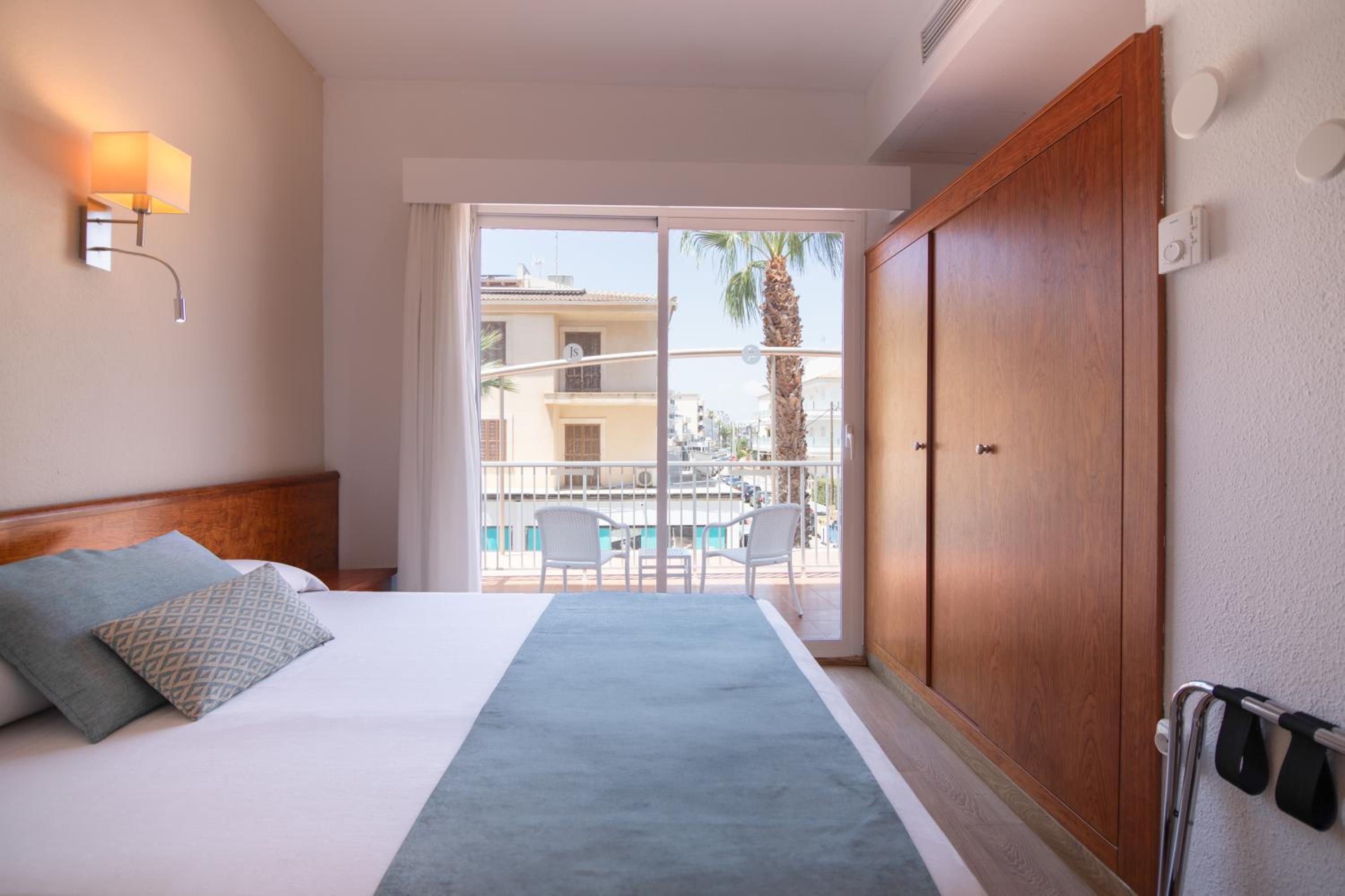 Single Room with Balcony photo 3