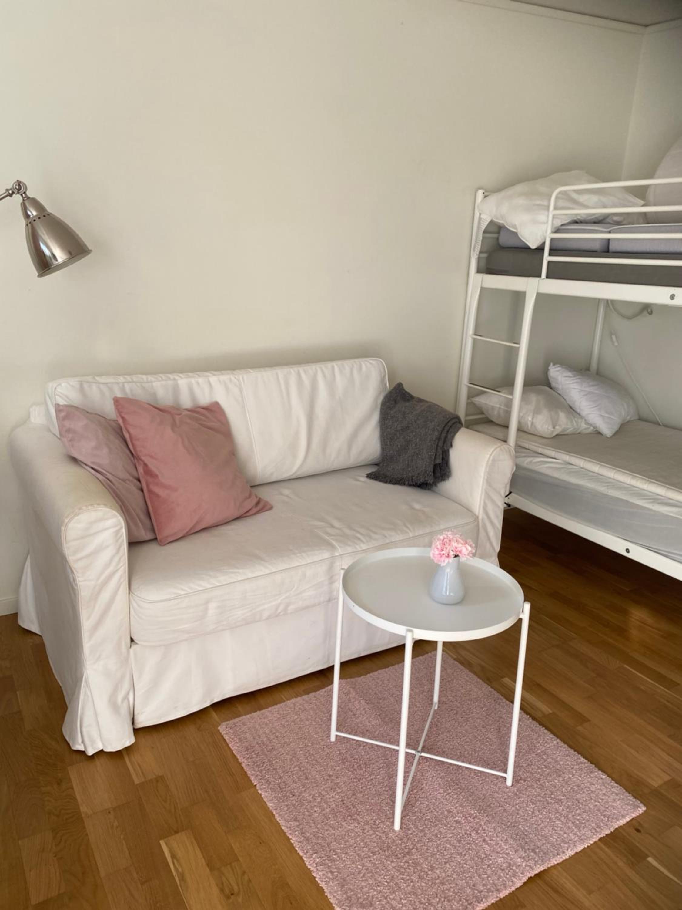 One-Bedroom Apartment photo 1