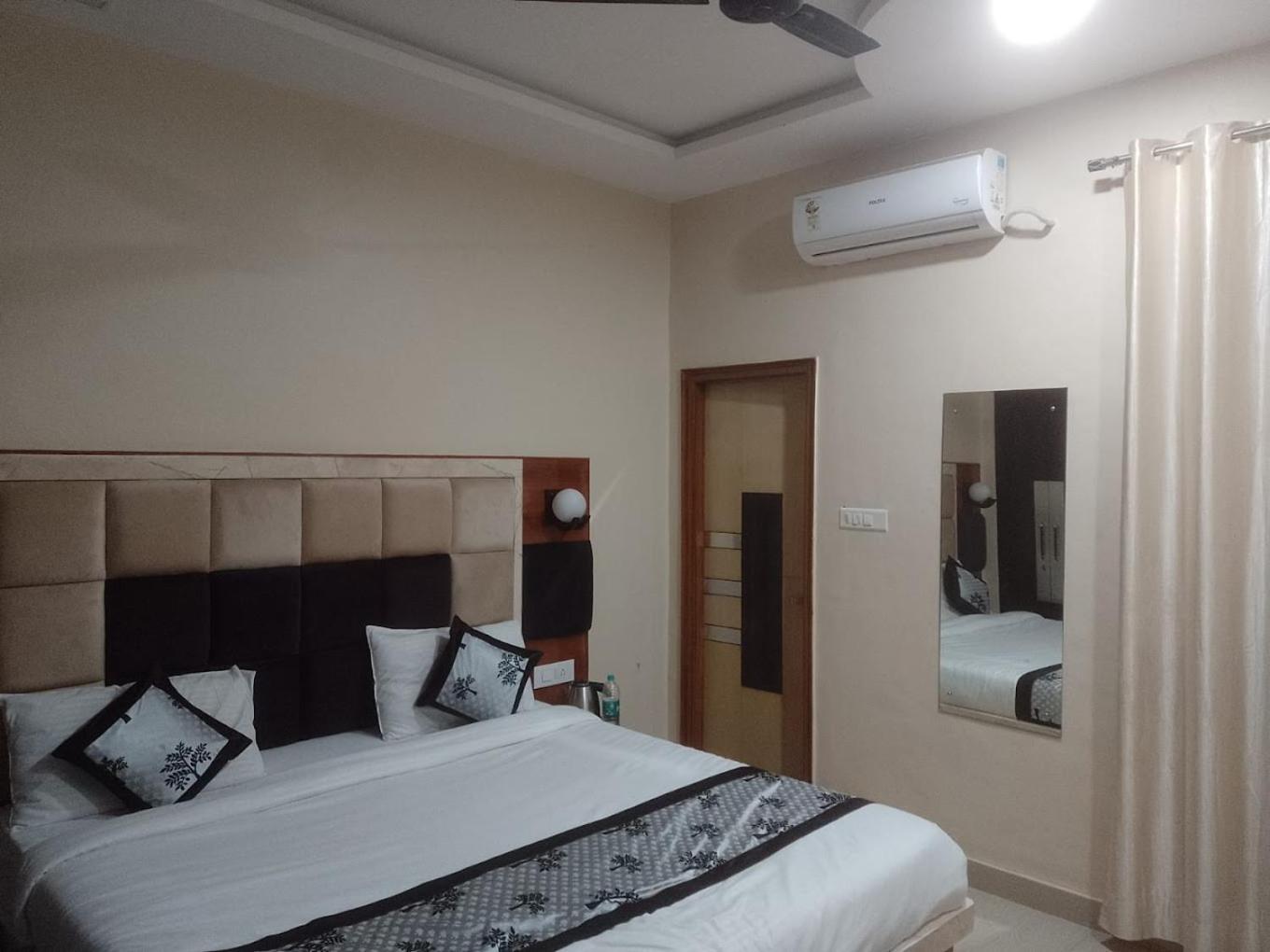 Deluxe Double Room with Bath