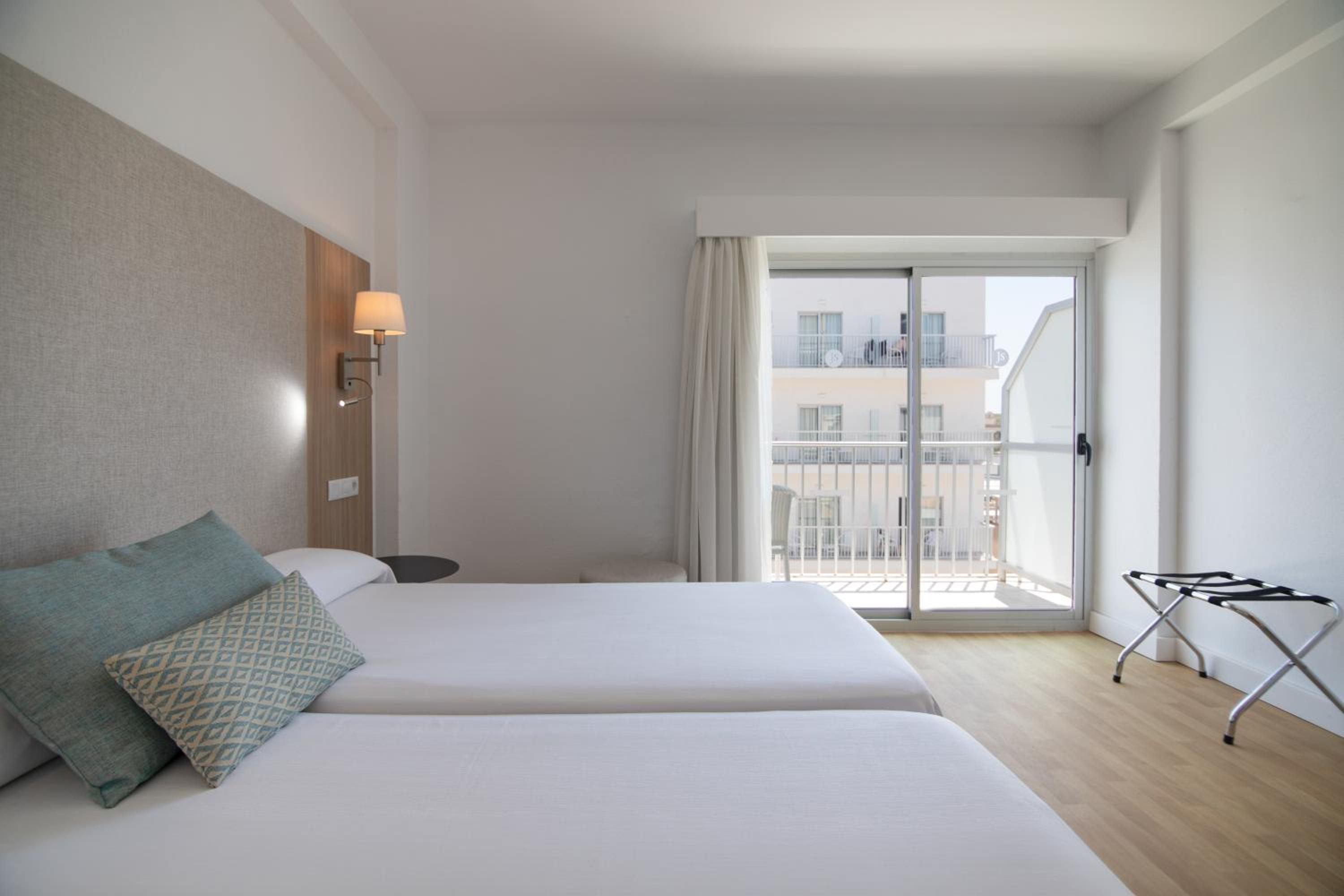 Double Room with Balcony (1 Adult)