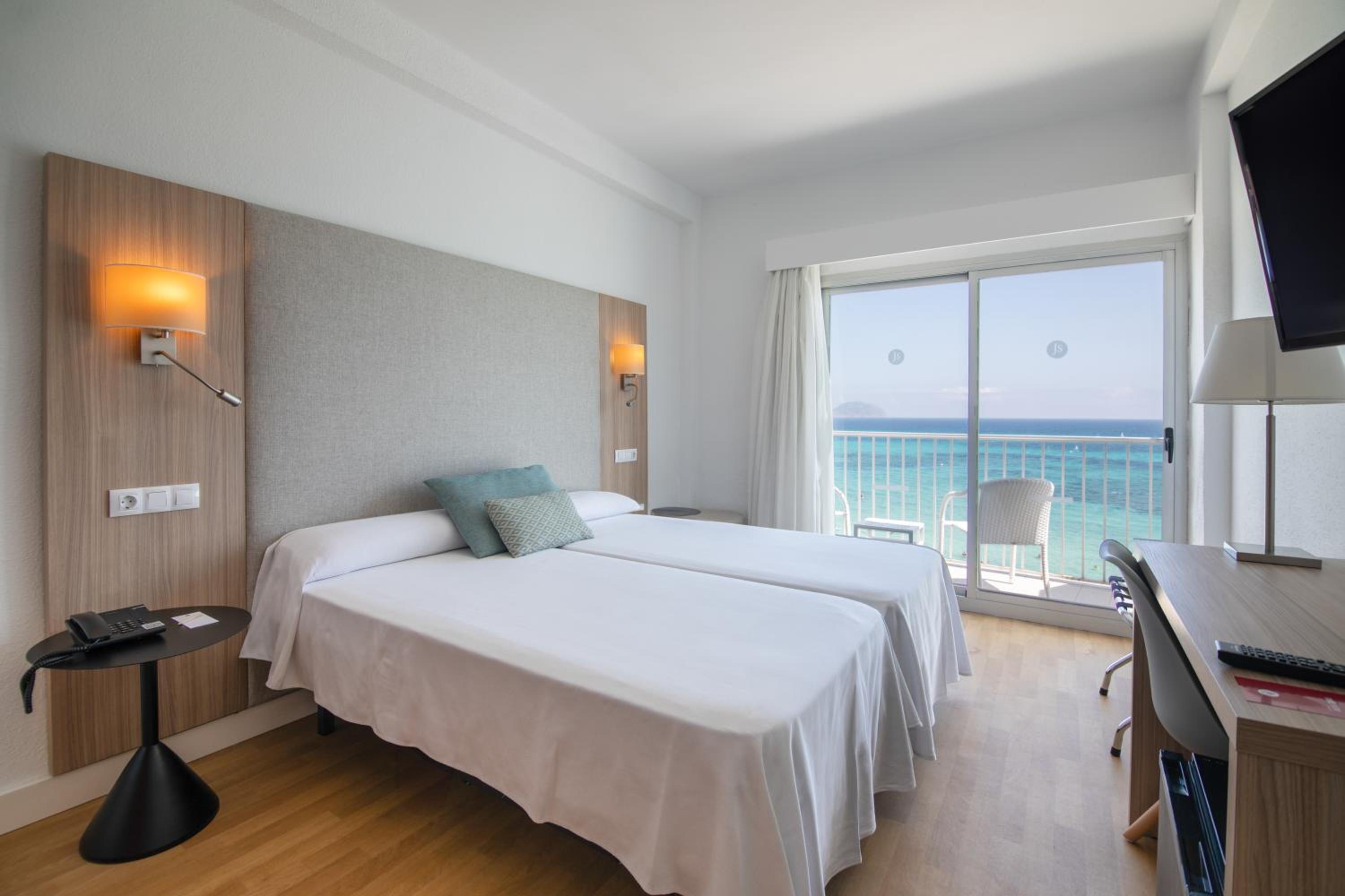 Double Room with Balcony and Sea View