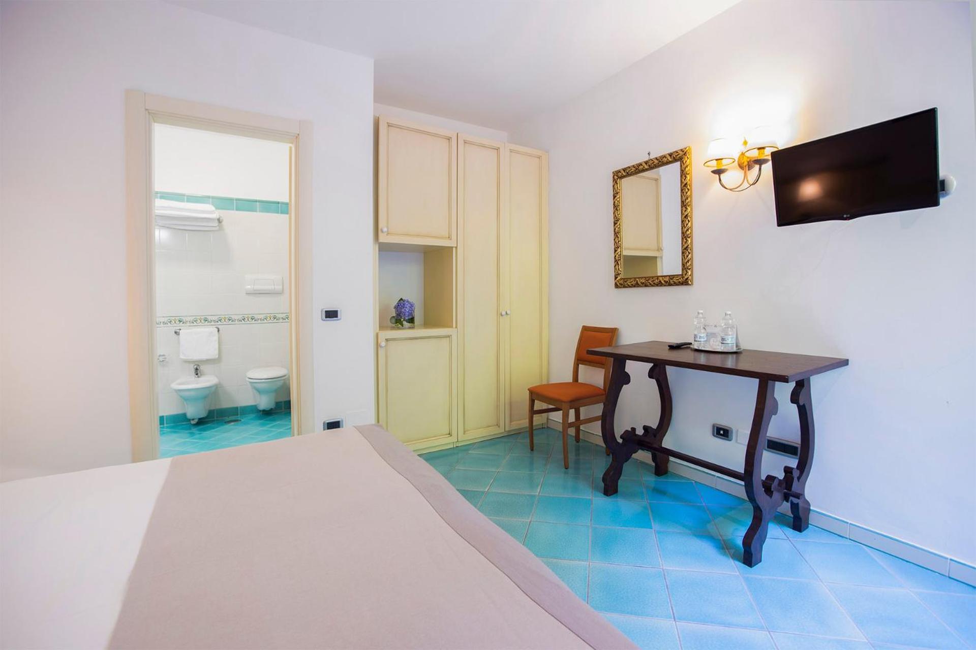 Double Room - Photo 9