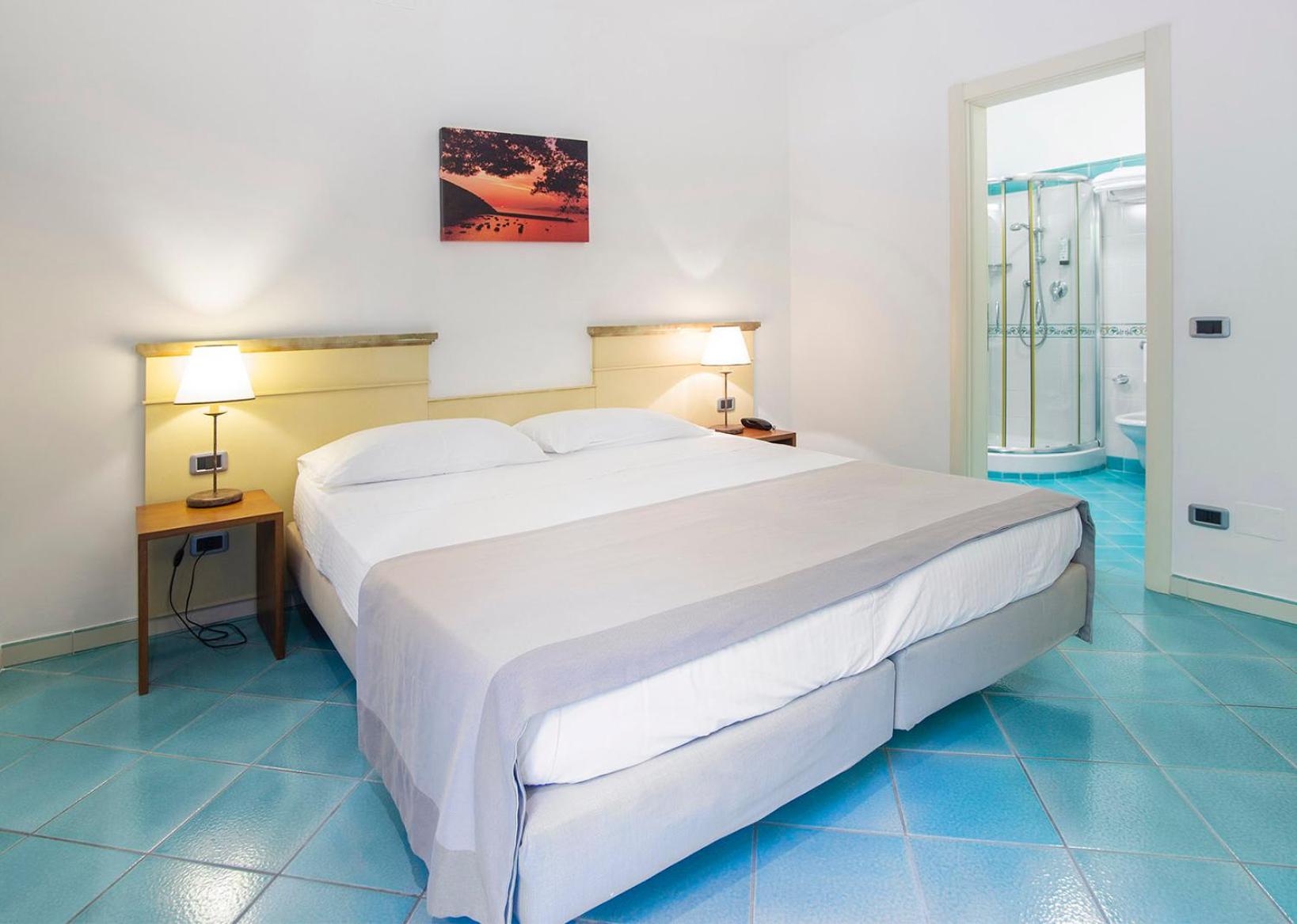 Double Room - Photo 8