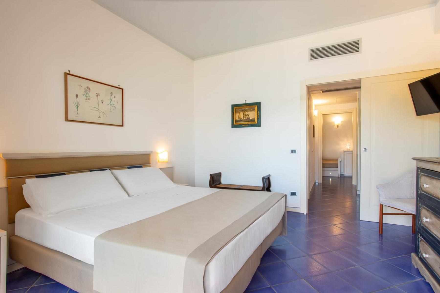 Suite with Terrace - Photo 11