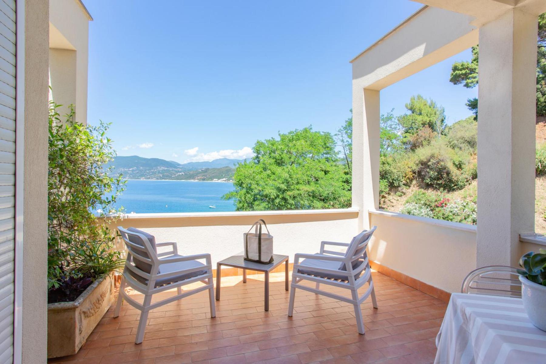 Suite with Terrace - Photo 13