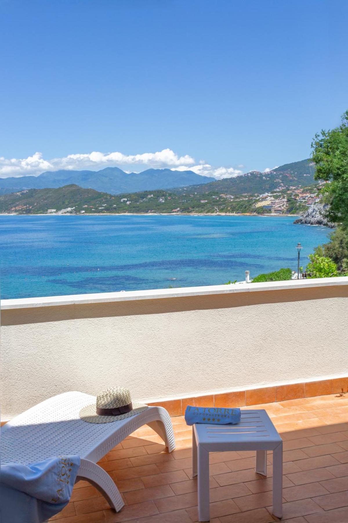 Suite with Terrace - Photo 23
