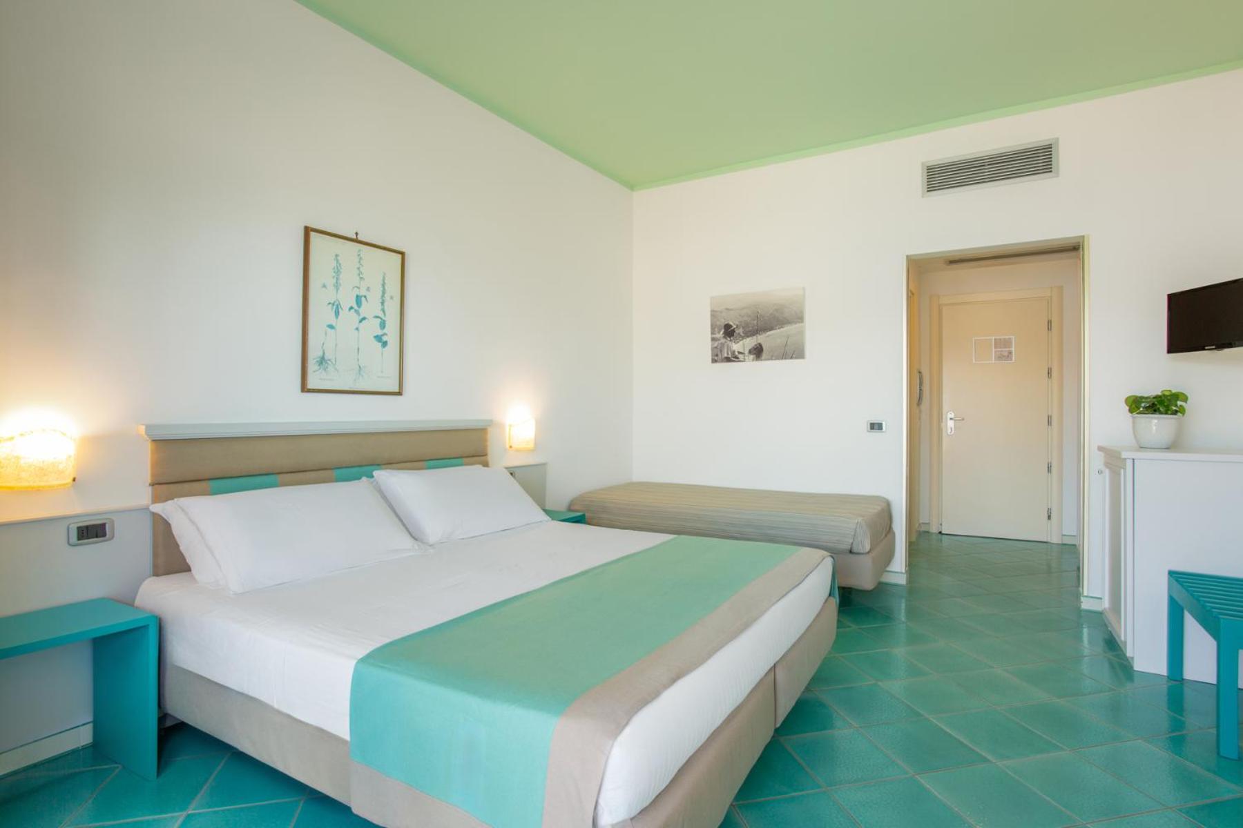 Suite with Terrace - Photo 7