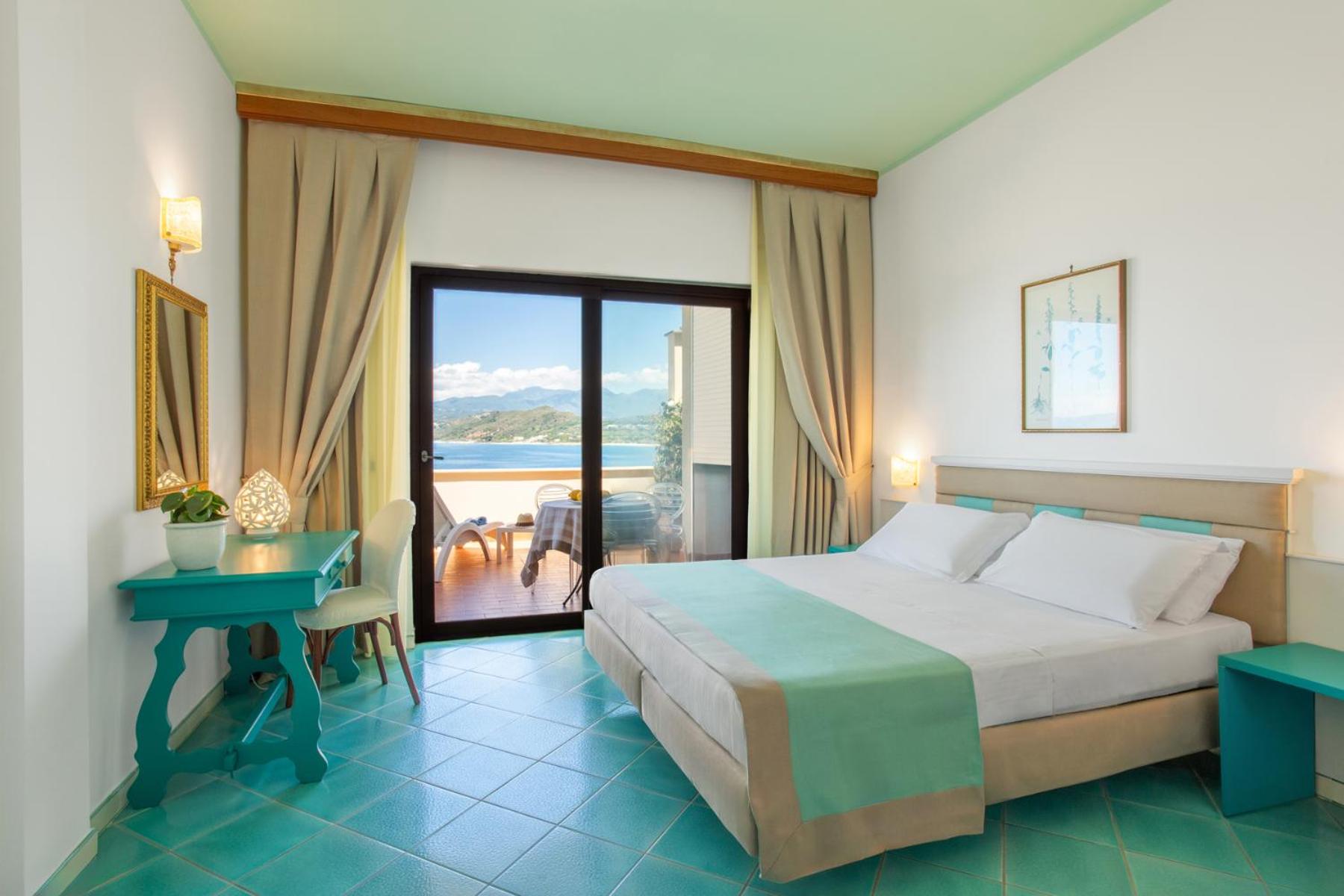 Suite with Terrace - Photo 8