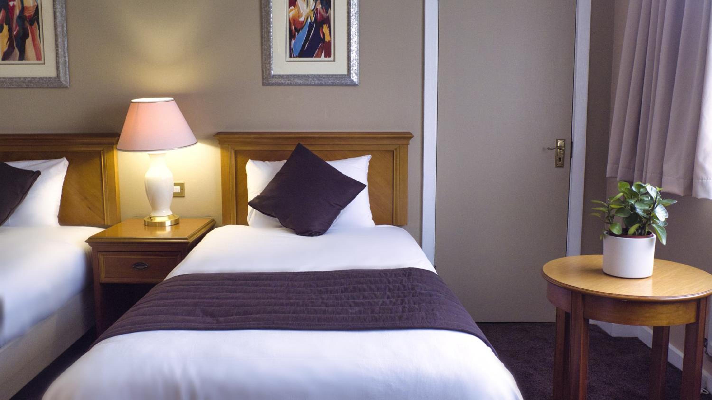 Standard Twin Room - Photo 4