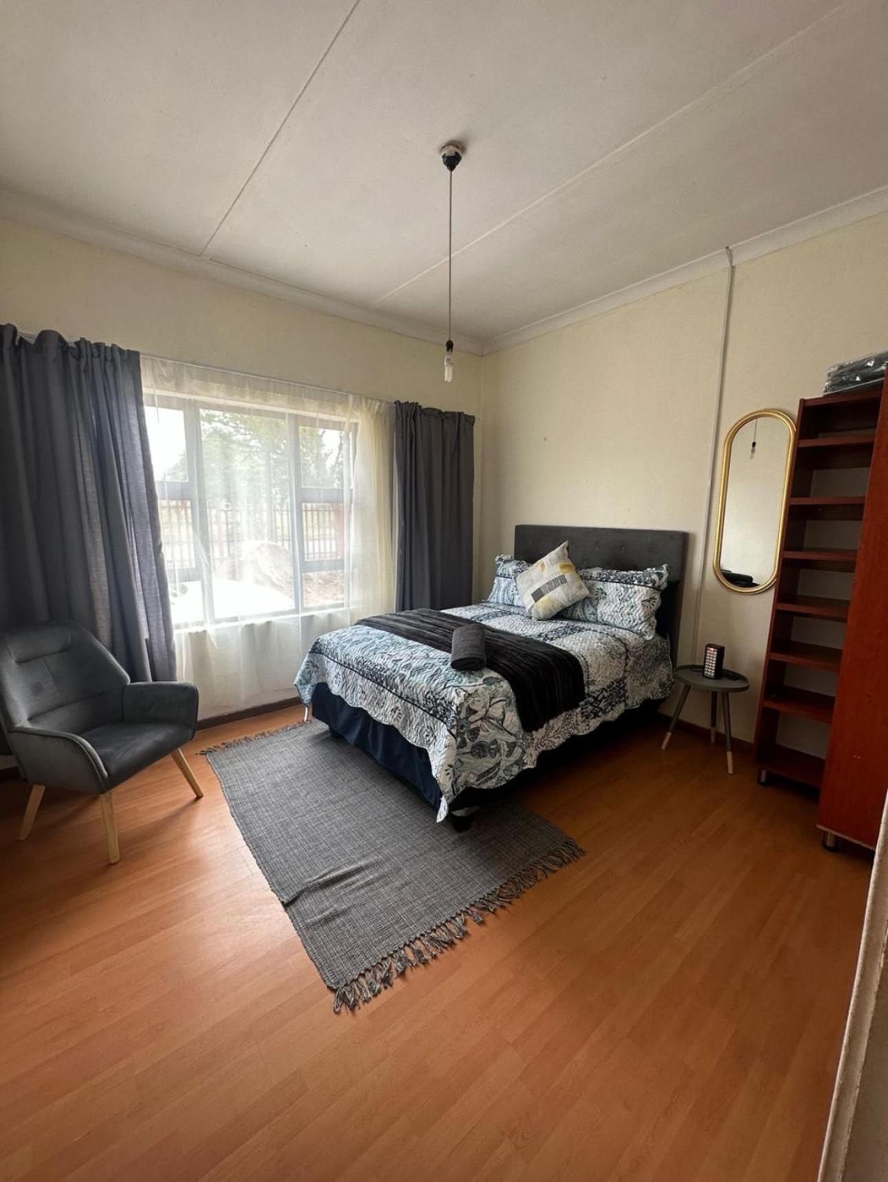 Three-Bedroom Apartment photo 2