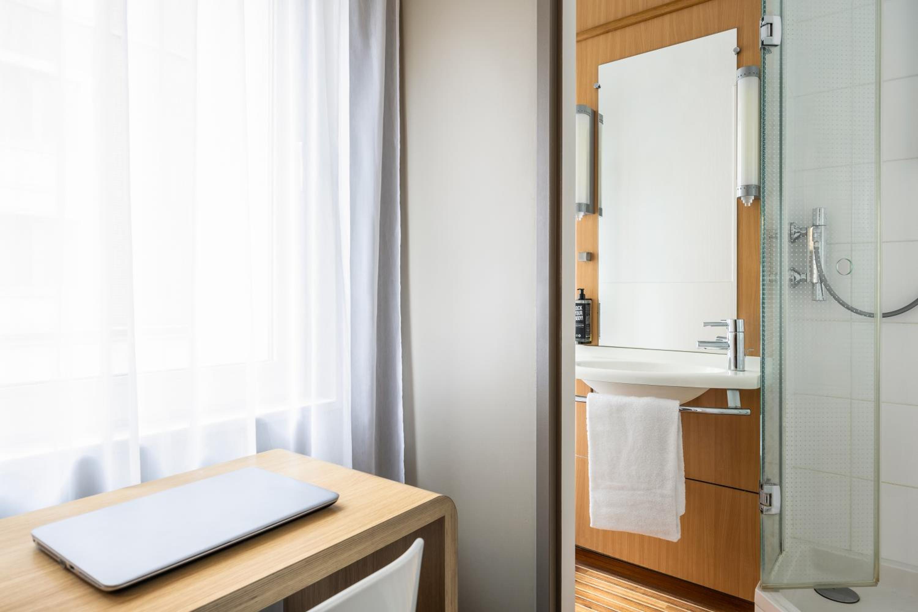 Standard Double Room - Photo 2