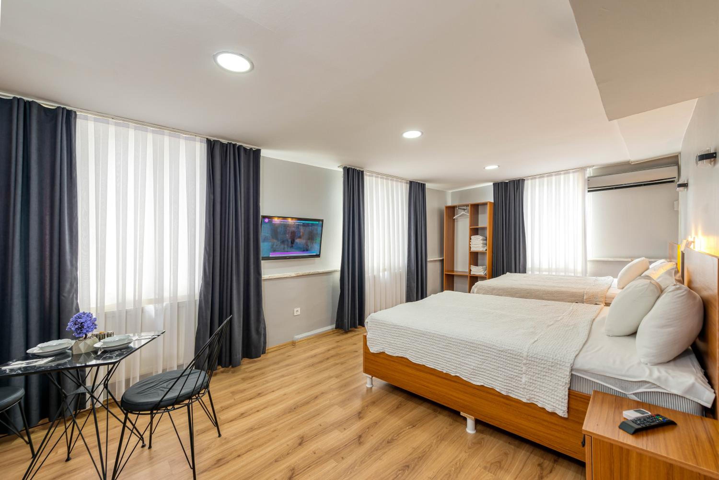 Double or Twin Room with City View photo 3