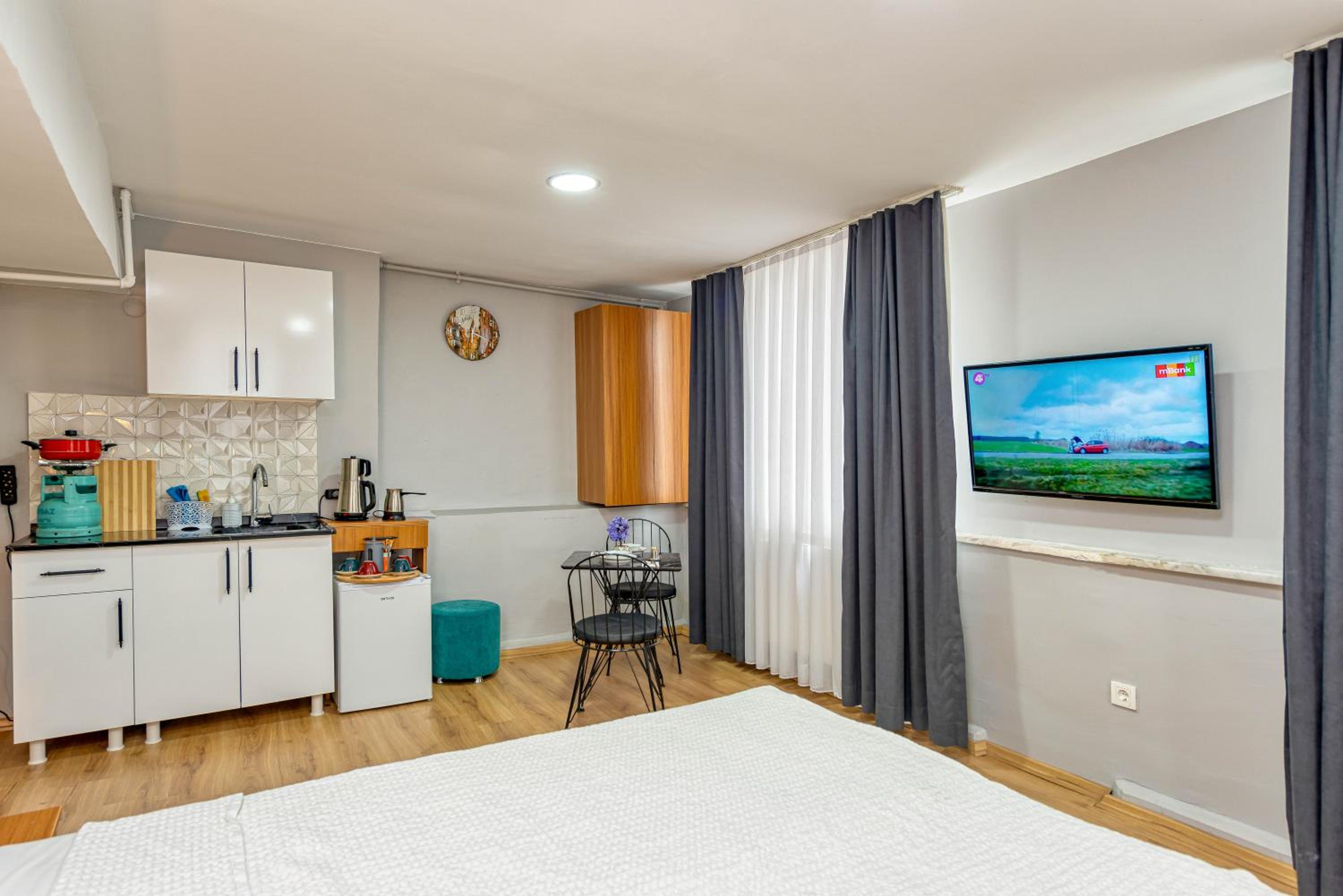 Double or Twin Room with City View photo 2