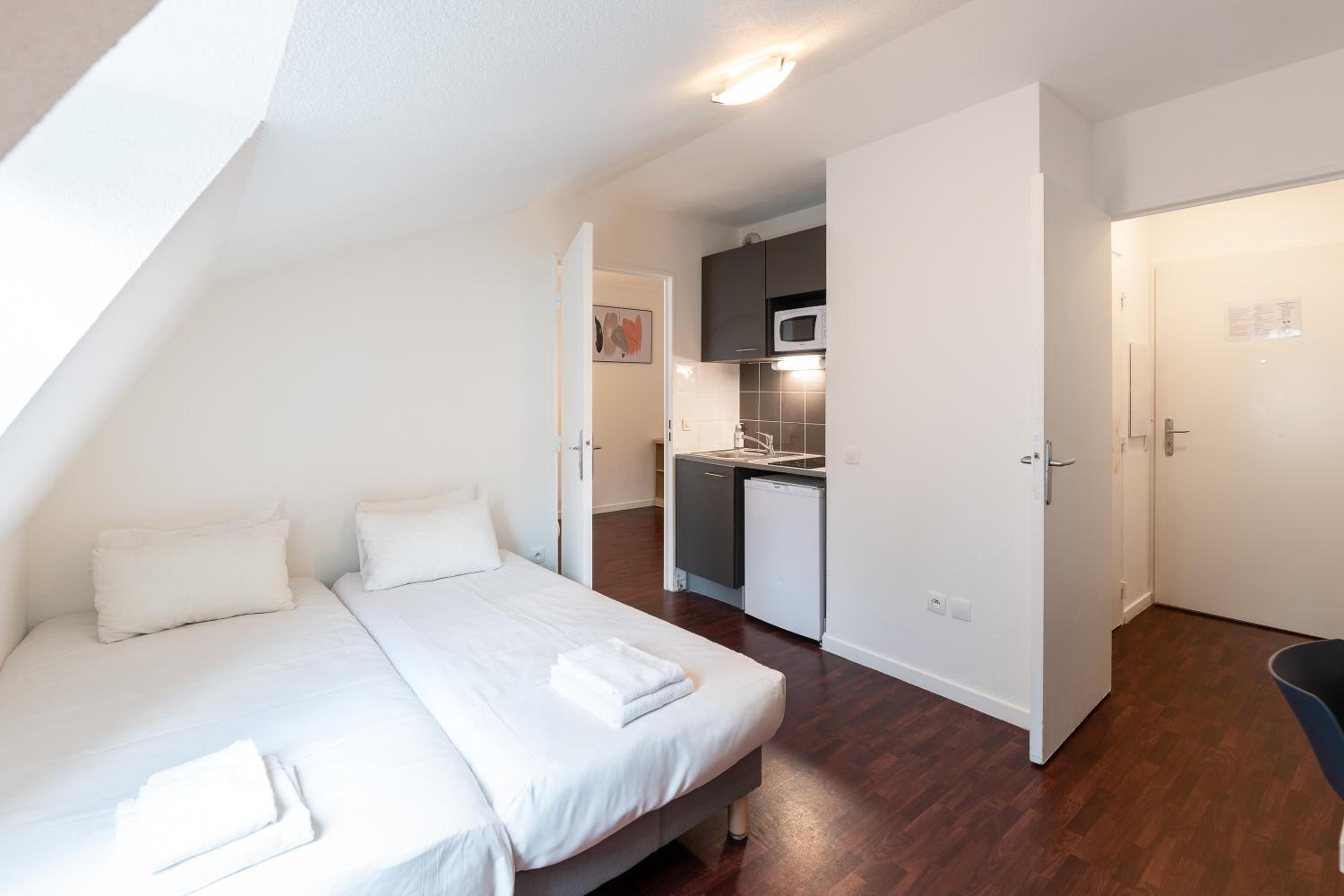 Superior One-Bedroom Apartment - Photo 1